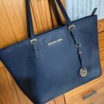 תיק כתף מייקל קורס מייקל קורס – Michael Kors יד שנייה בנמיז - Nemyz