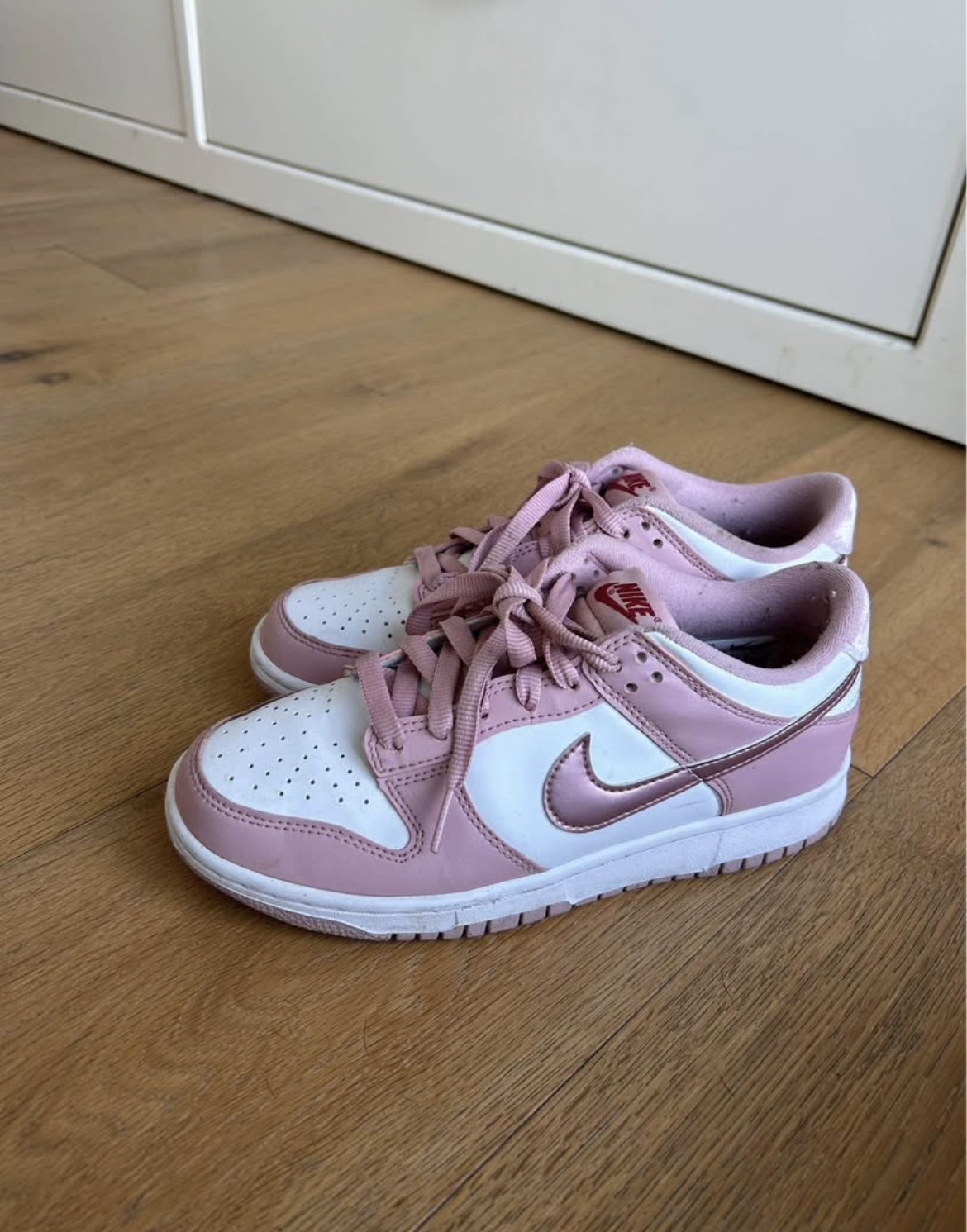 נעליי נייקי ורודות Nike - נייקי יד שנייה בנמיז - Nemyz
