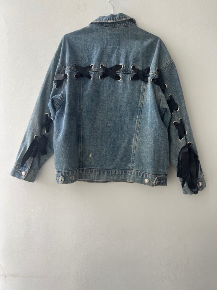 ג׳קט ג׳ינס קשירות Bershka – ברשקה יד שנייה בנמיז - Nemyz