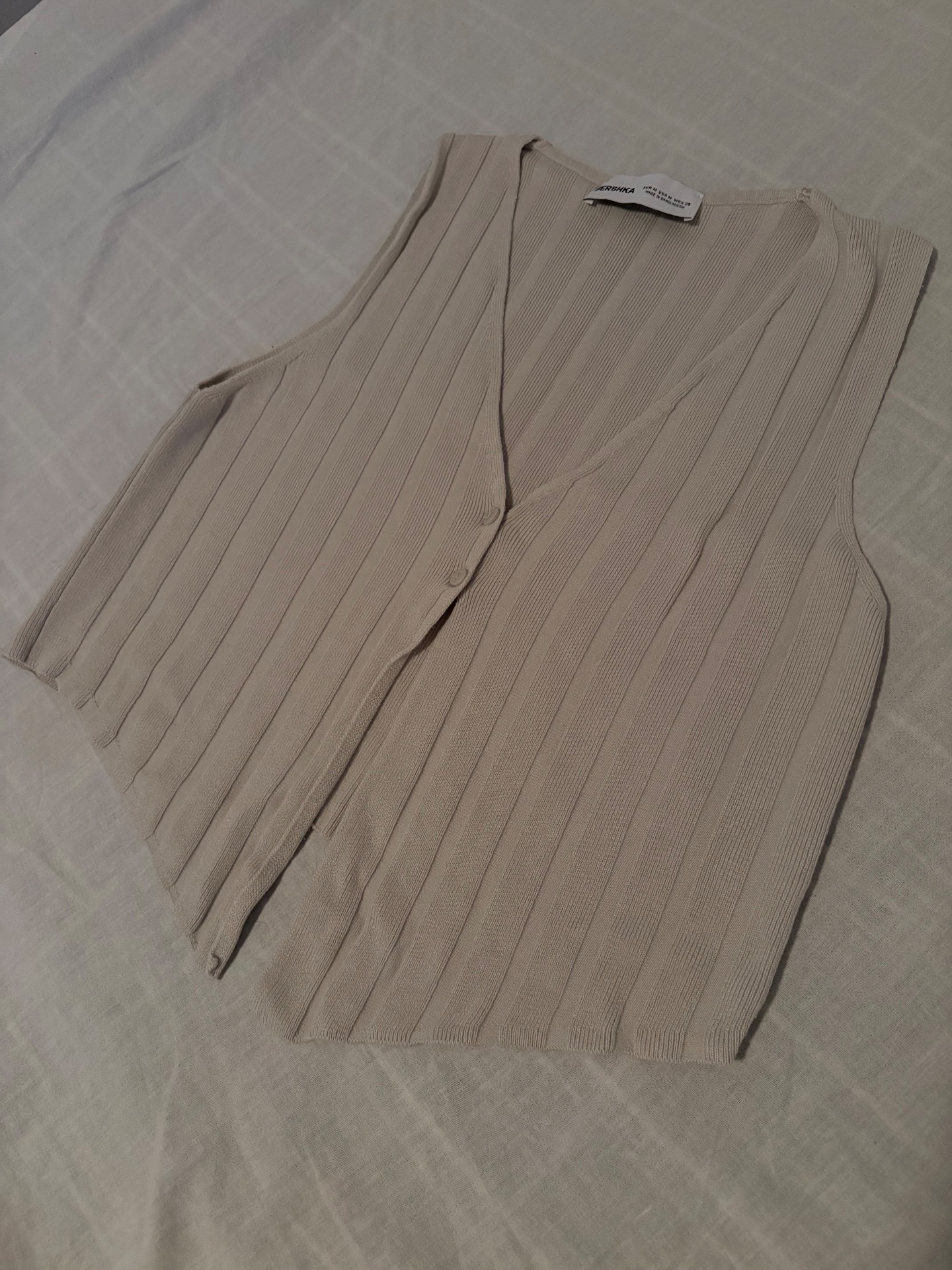 טופ בז׳ ברשקה Bershka – ברשקה יד שנייה בנמיז - Nemyz