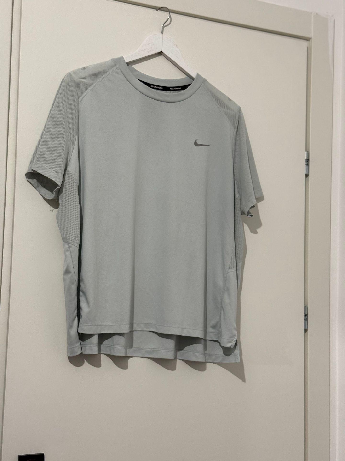 חולצת ספורט נייקי Nike - נייקי יד שנייה בנמיז - Nemyz