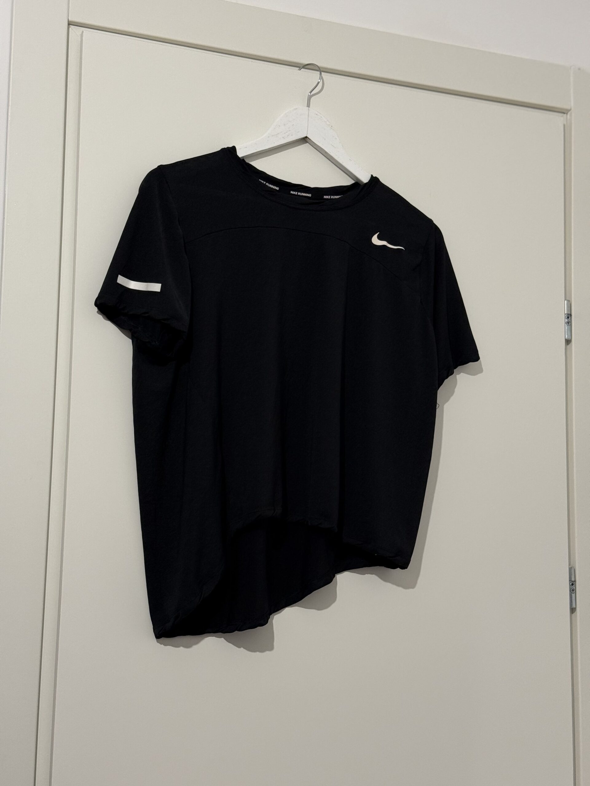 חולצת ספורט נייקי Nike - נייקי יד שנייה בנמיז - Nemyz