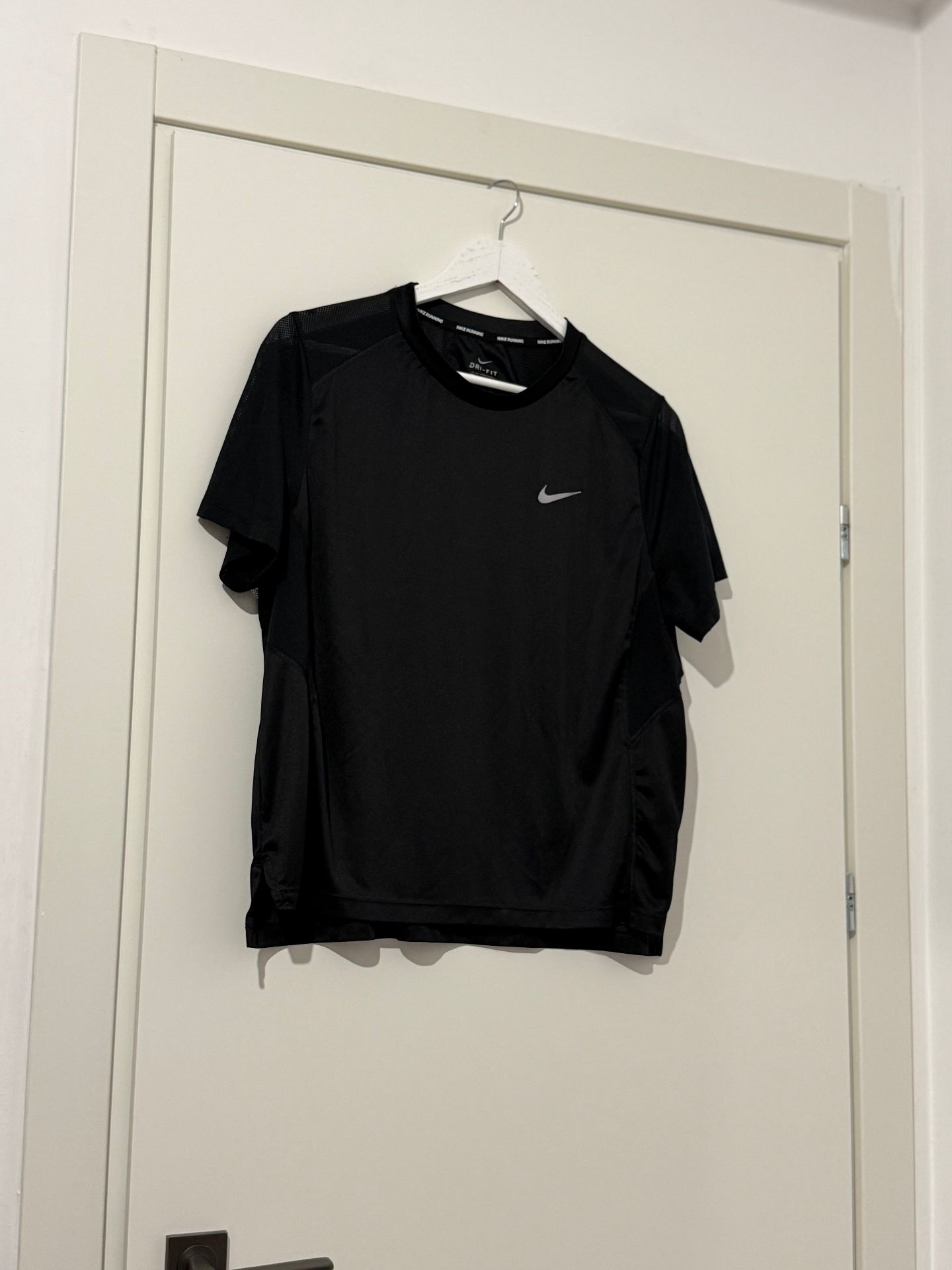 חולצת ספורט נייקי Nike - נייקי יד שנייה בנמיז - Nemyz