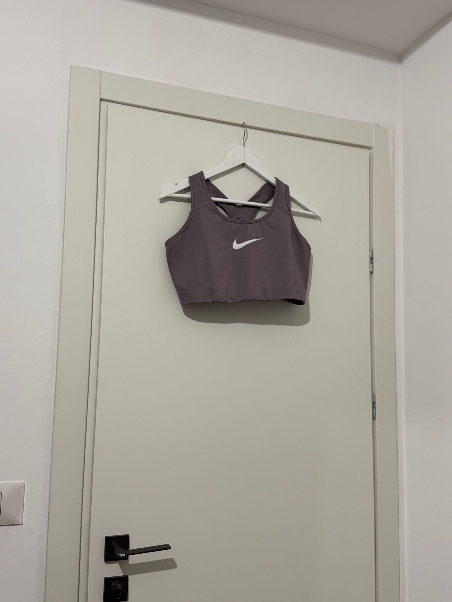 טופ ספורט נייקי Nike - נייקי יד שנייה בנמיז - Nemyz