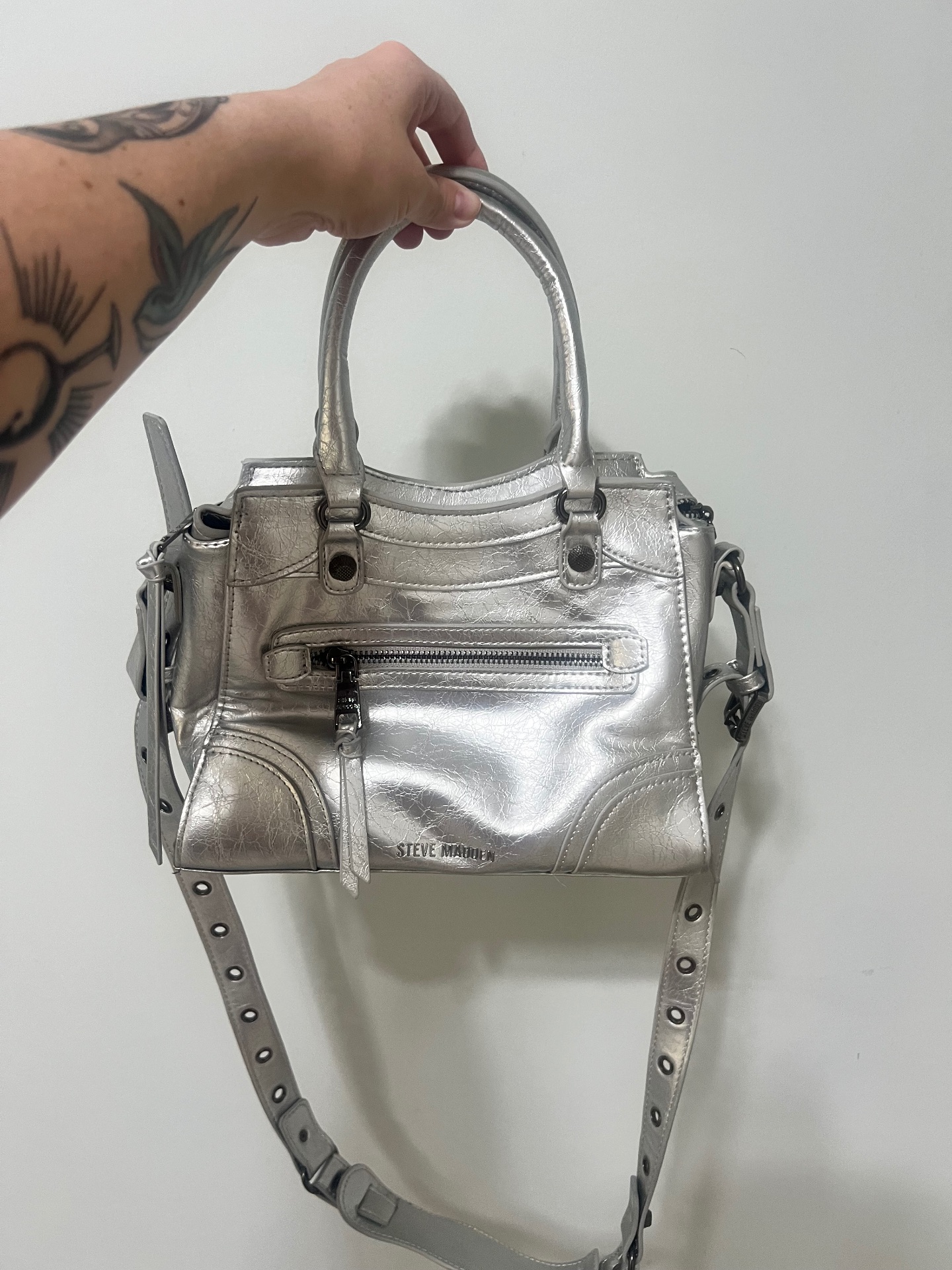 תיק כסוף של סטיב מדן Steve Madden- סטיב מאדן יד שנייה בנמיז - Nemyz