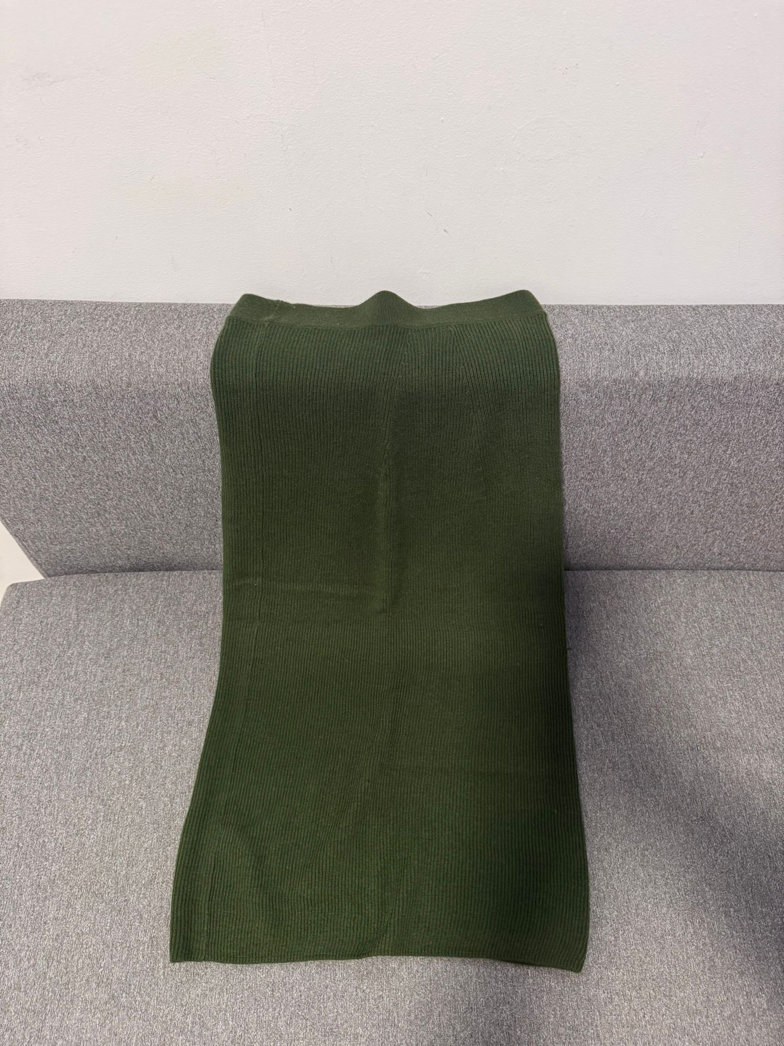 Midi whool skirt Massimo Dutti - מסימו דוטי יד שנייה בנמיז - Nemyz