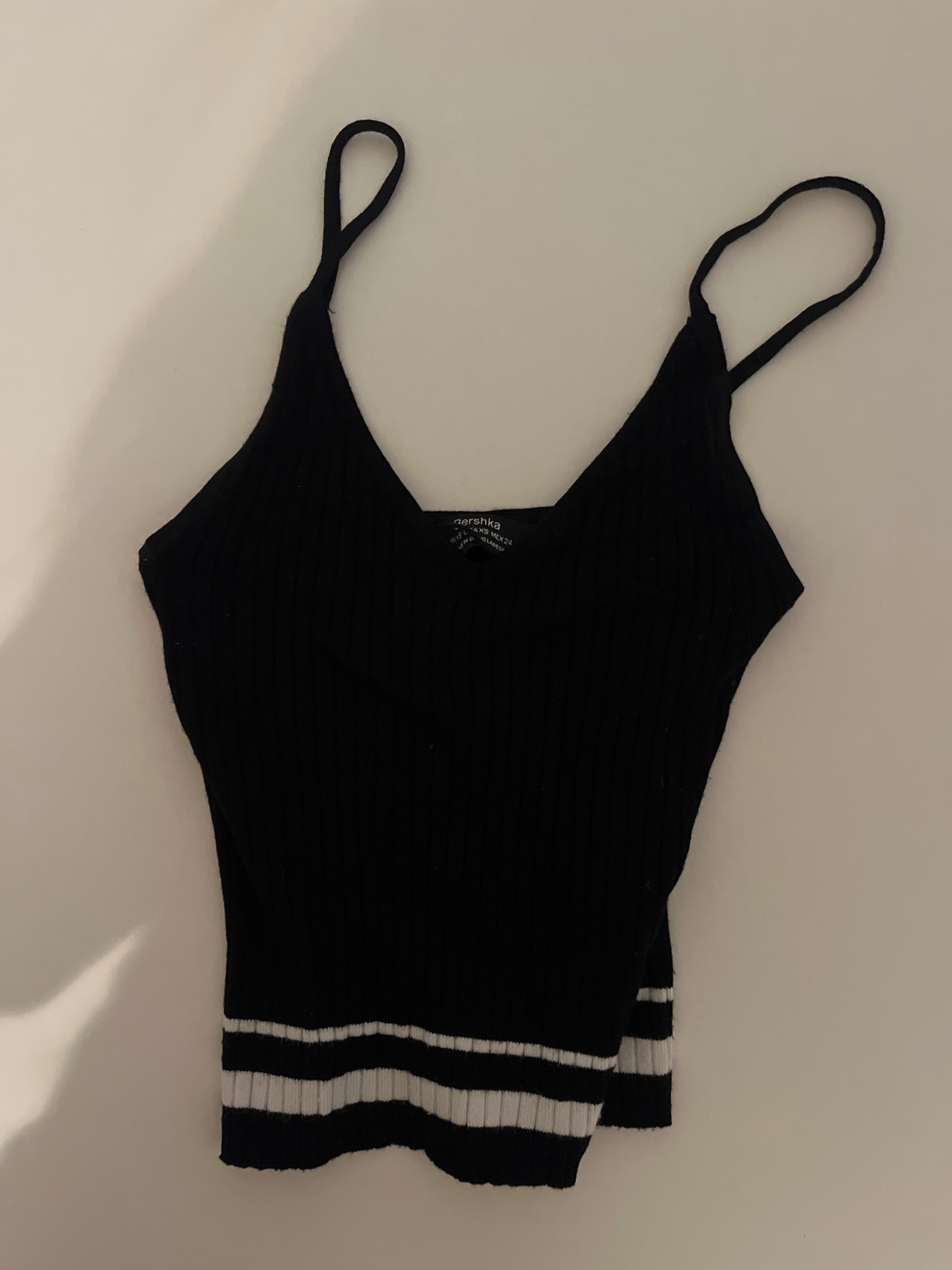 טופ שחור ברשקה Bershka – ברשקה יד שנייה בנמיז - Nemyz