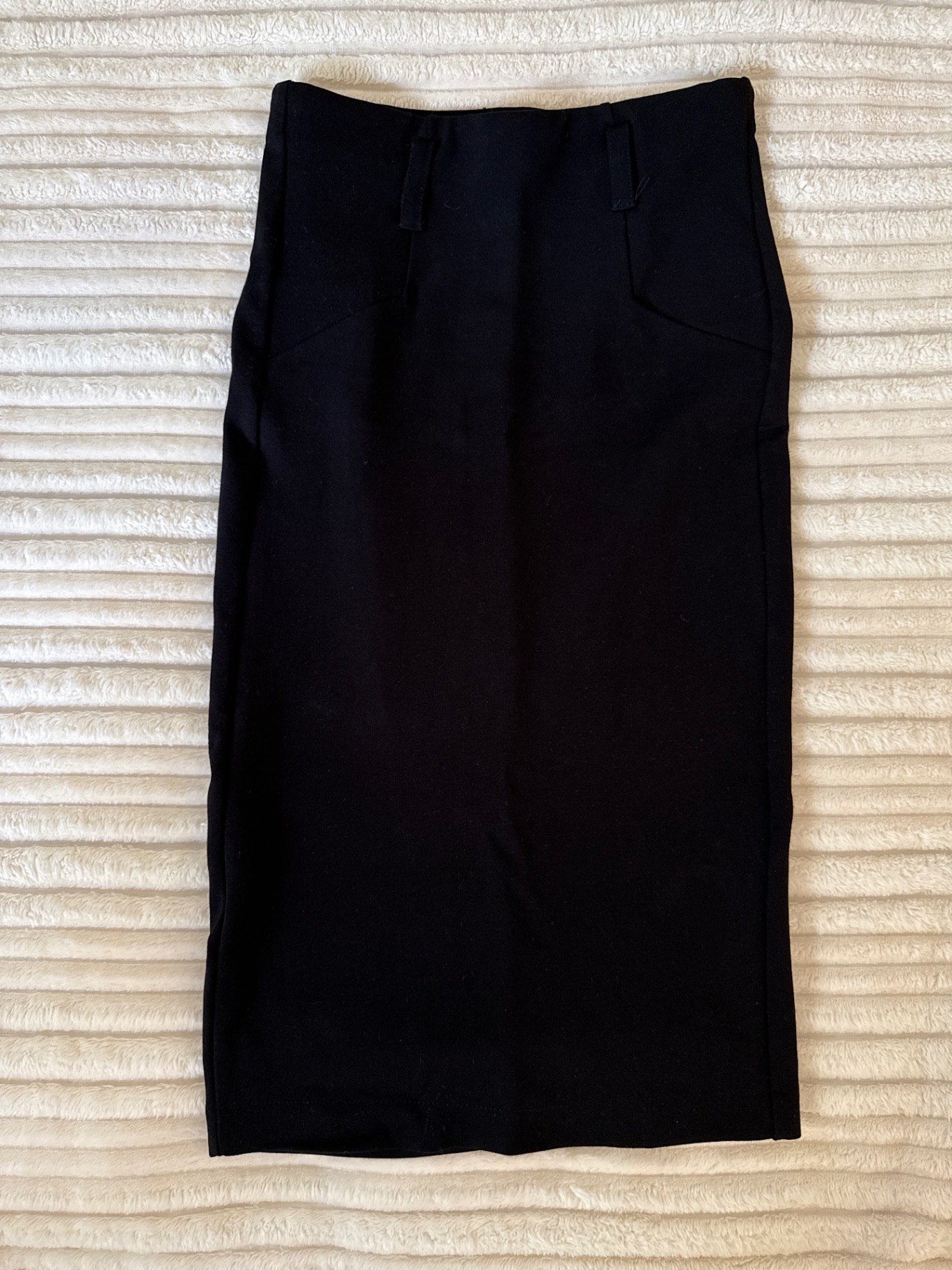 חצאית שחורה Bershka Bershka – ברשקה יד שנייה בנמיז - Nemyz