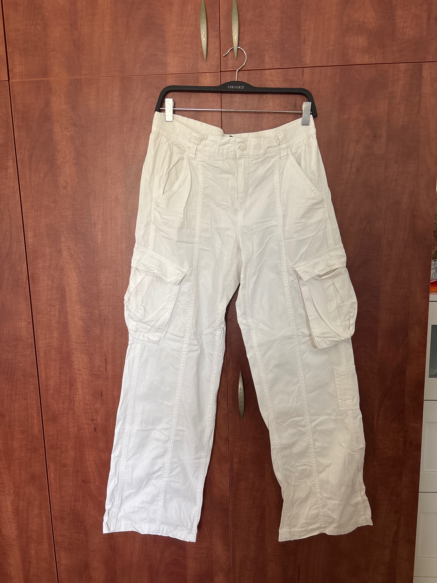 דגמ״ח בצבע לבן H&M - אייץ' אנד אם יד שנייה בנמיז - Nemyz