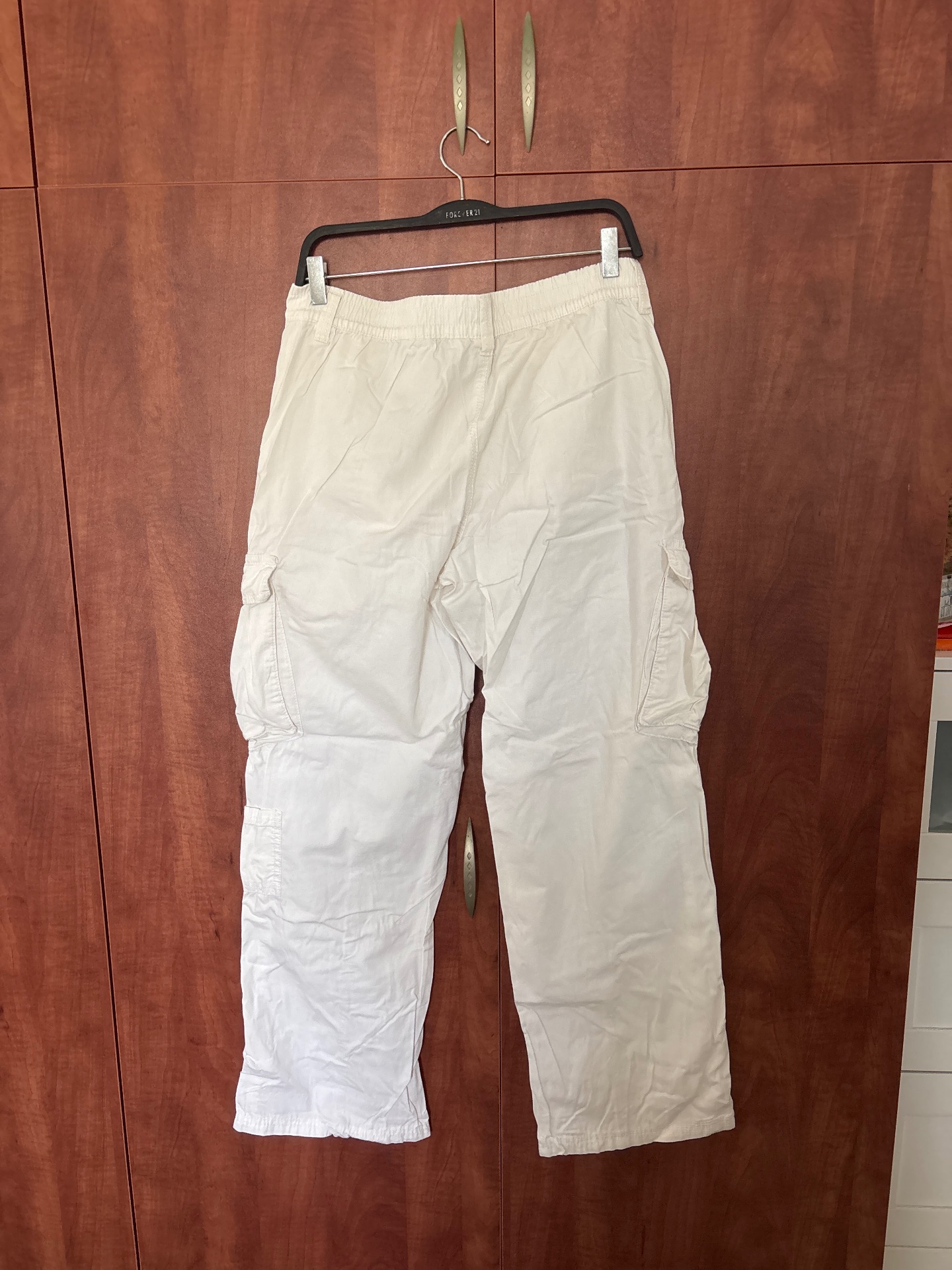 דגמ״ח בצבע לבן H&M - אייץ' אנד אם יד שנייה בנמיז - Nemyz