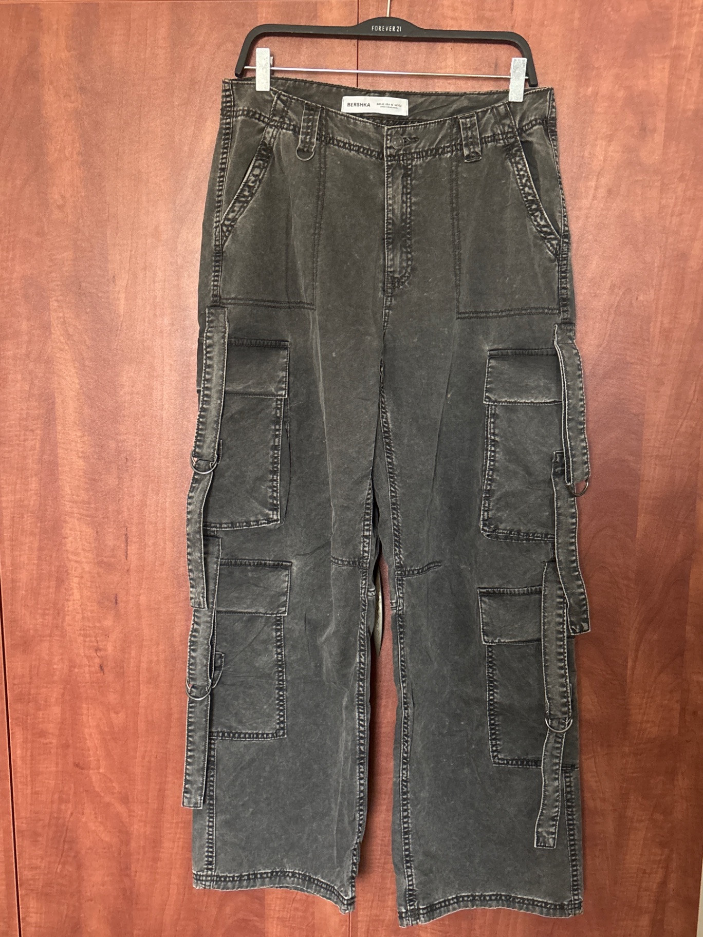 דגמ״ח בצבע אפור כהה Bershka – ברשקה יד שנייה בנמיז - Nemyz