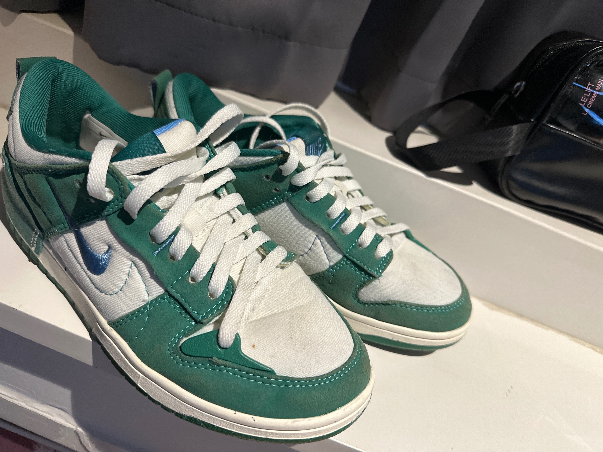 נעלי ספורט נשים Nike - נייקי יד שנייה בנמיז - Nemyz