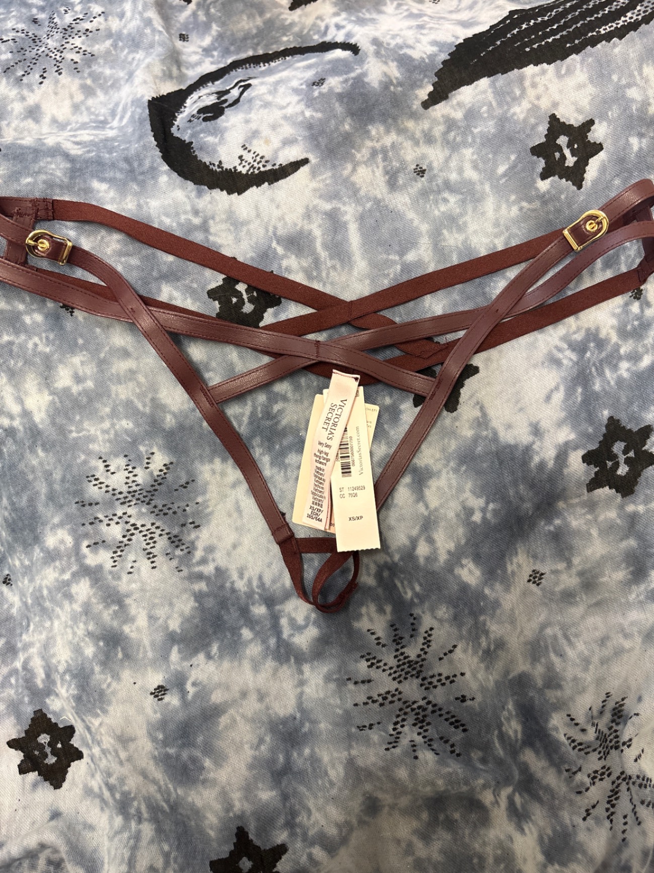 תחתוני דמוי עור Victoria’s Secret - ויקטוריה'ס סיקרט יד שנייה בנמיז - Nemyz