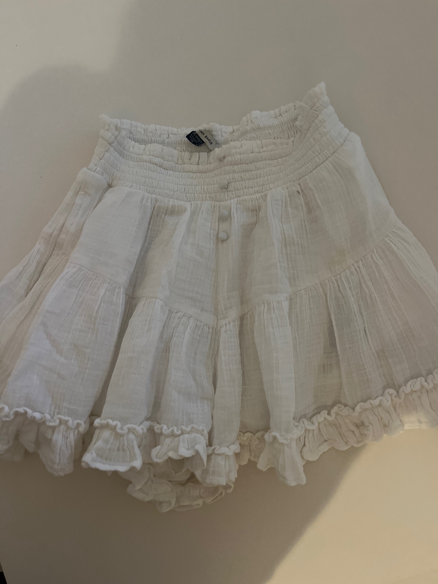 חצאית לבנה ארי American Eagle – אמריקן איגל יד שנייה בנמיז - Nemyz