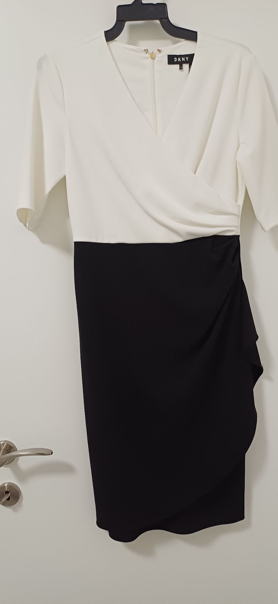 שמלה של המותג DKNY DKNY - די.קיי.אן.ווי יד שנייה בנמיז - Nemyz