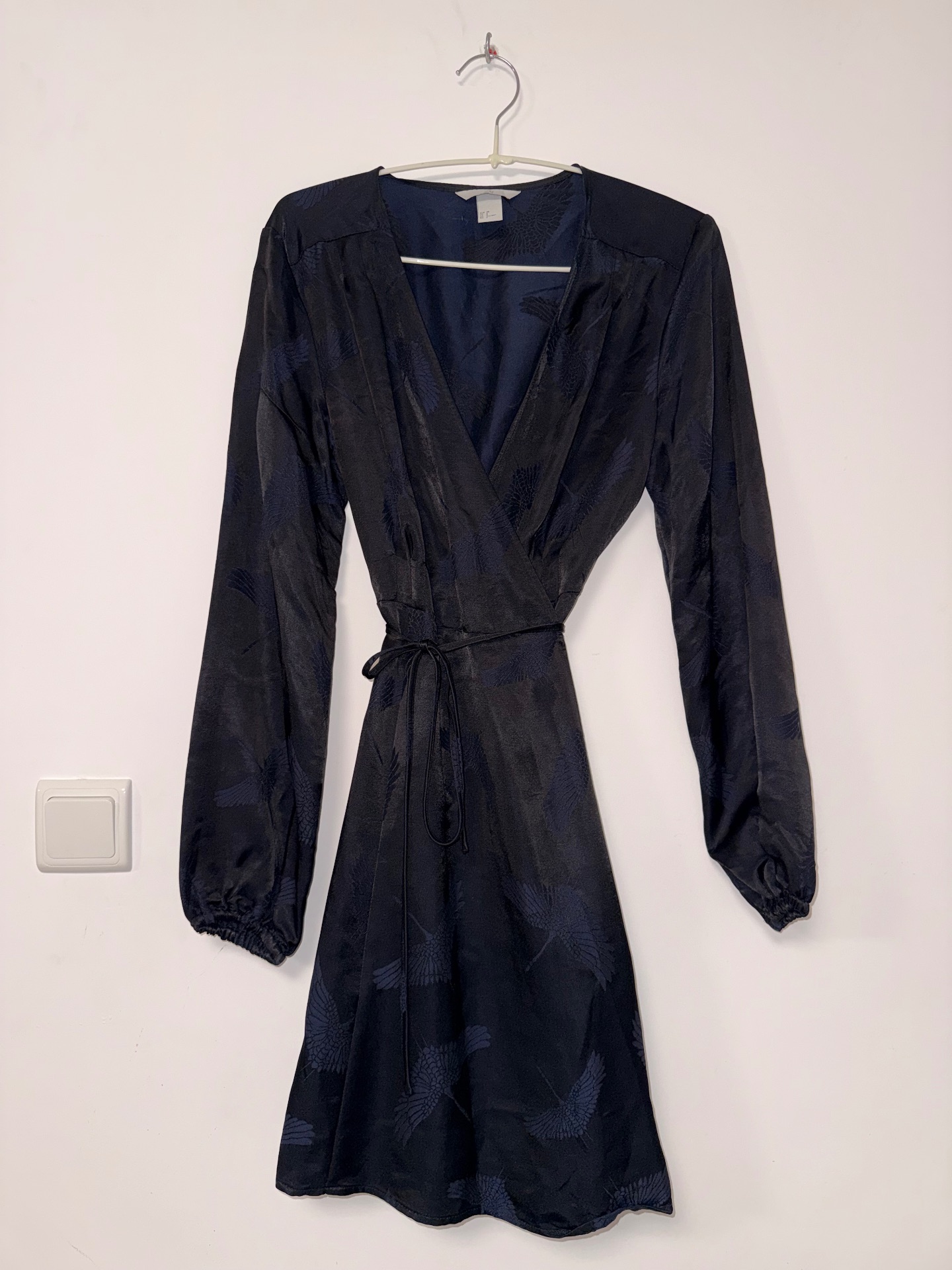 שמלת מעטפת של H&M H&M - אייץ' אנד אם יד שנייה בנמיז - Nemyz