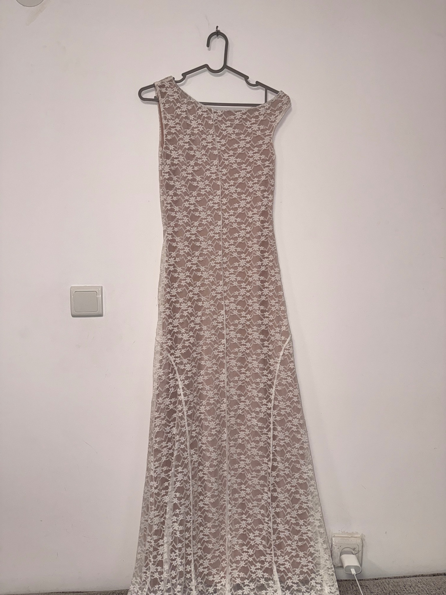 שמלת תחרה לבנה אסוס Asos – אסוס יד שנייה בנמיז - Nemyz