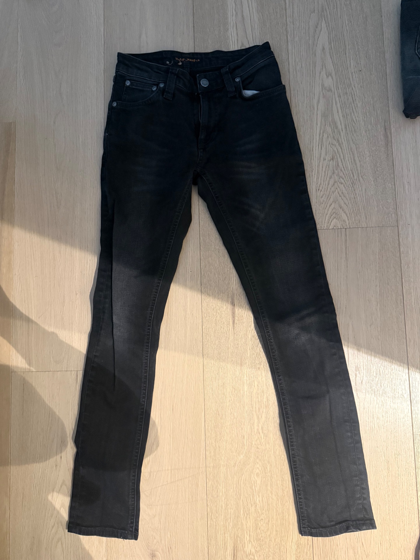 ג׳ינס נודי שחור Nudie Jeans – נודי ג'ינס יד שנייה בנמיז - Nemyz
