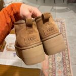מגפי Ugg פלטפורמה UGG - אג יד שנייה בנמיז - Nemyz