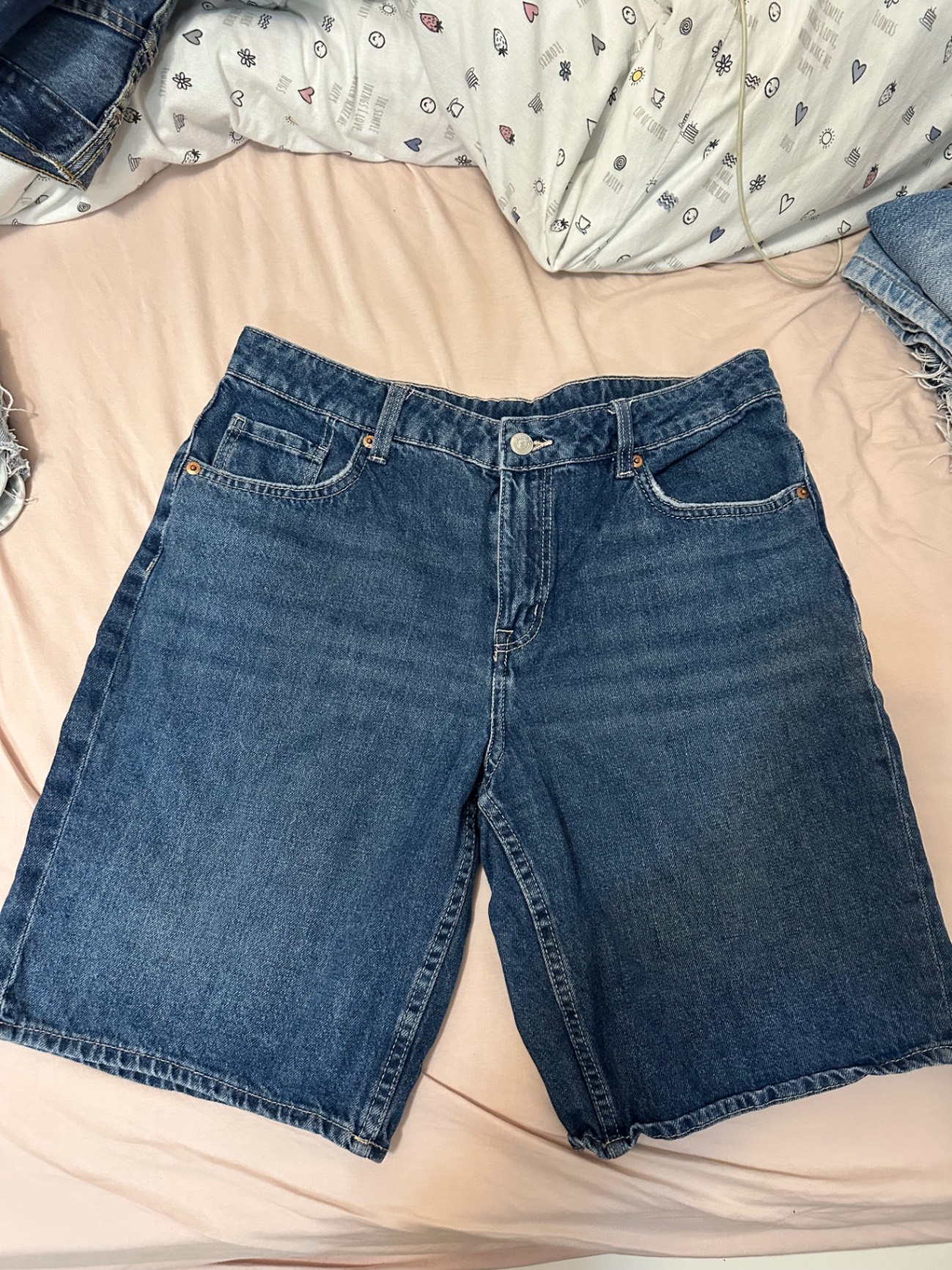 ג׳ינס אורך ירך H&M H&M - אייץ' אנד אם יד שנייה בנמיז - Nemyz