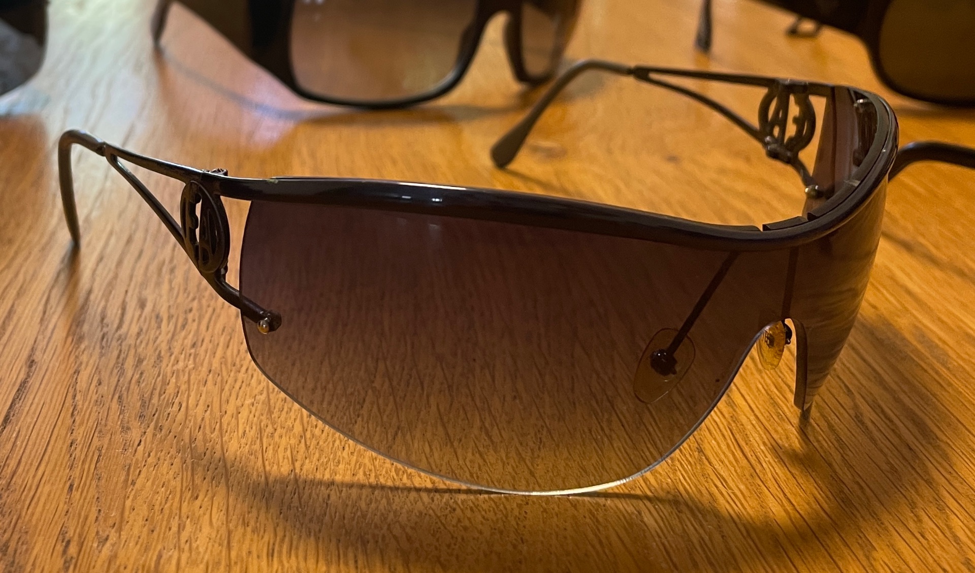 משקפי שמש מותגים Emporio Armani - אמפוריו ארמני יד שנייה בנמיז - Nemyz