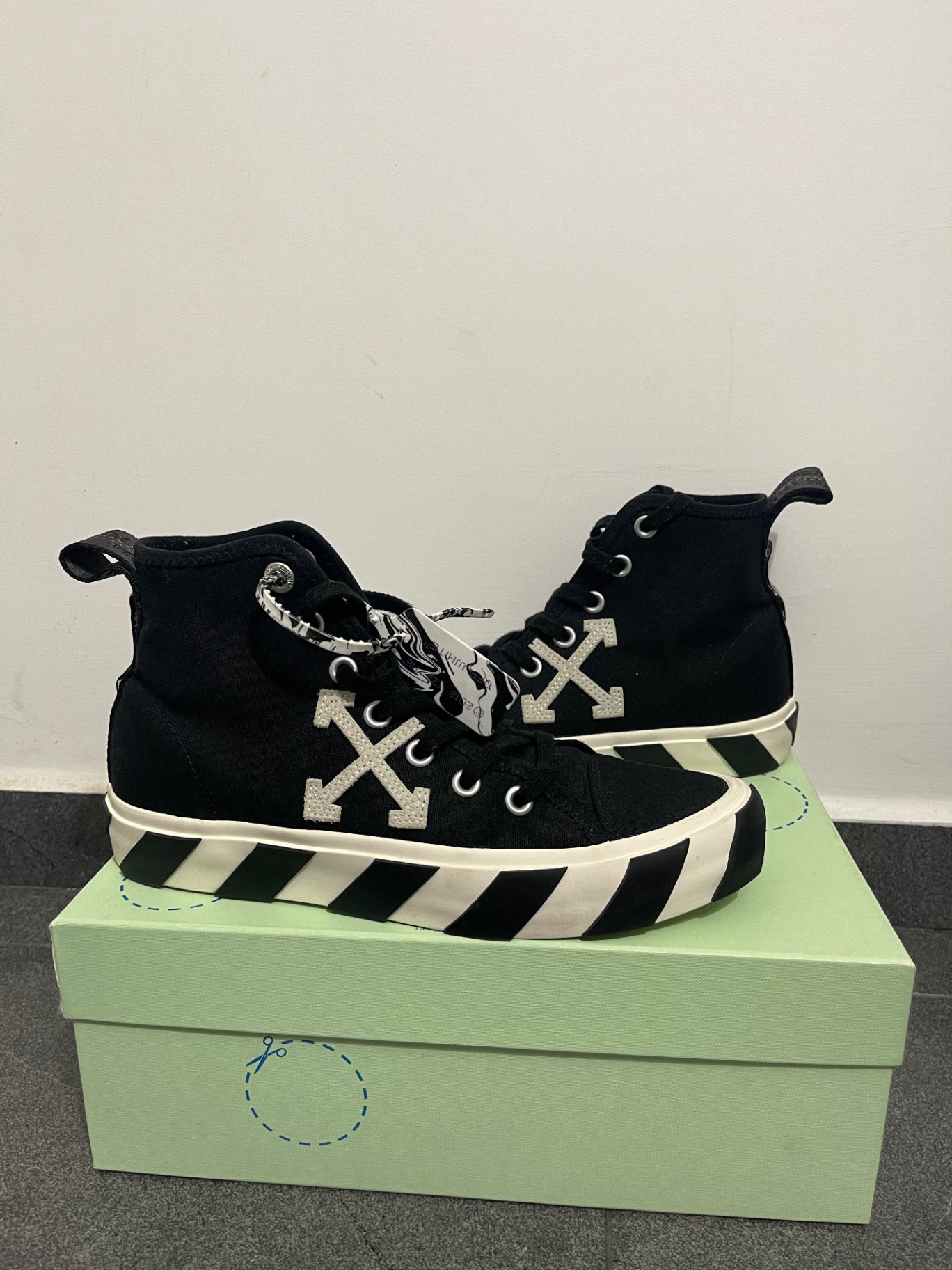 OFF-WHITE Vulcanized Off-White יד שנייה בנמיז - Nemyz