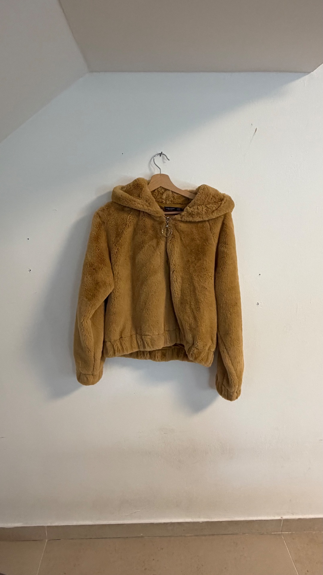 קפוצון פרווה ברשקה Bershka – ברשקה יד שנייה בנמיז - Nemyz
