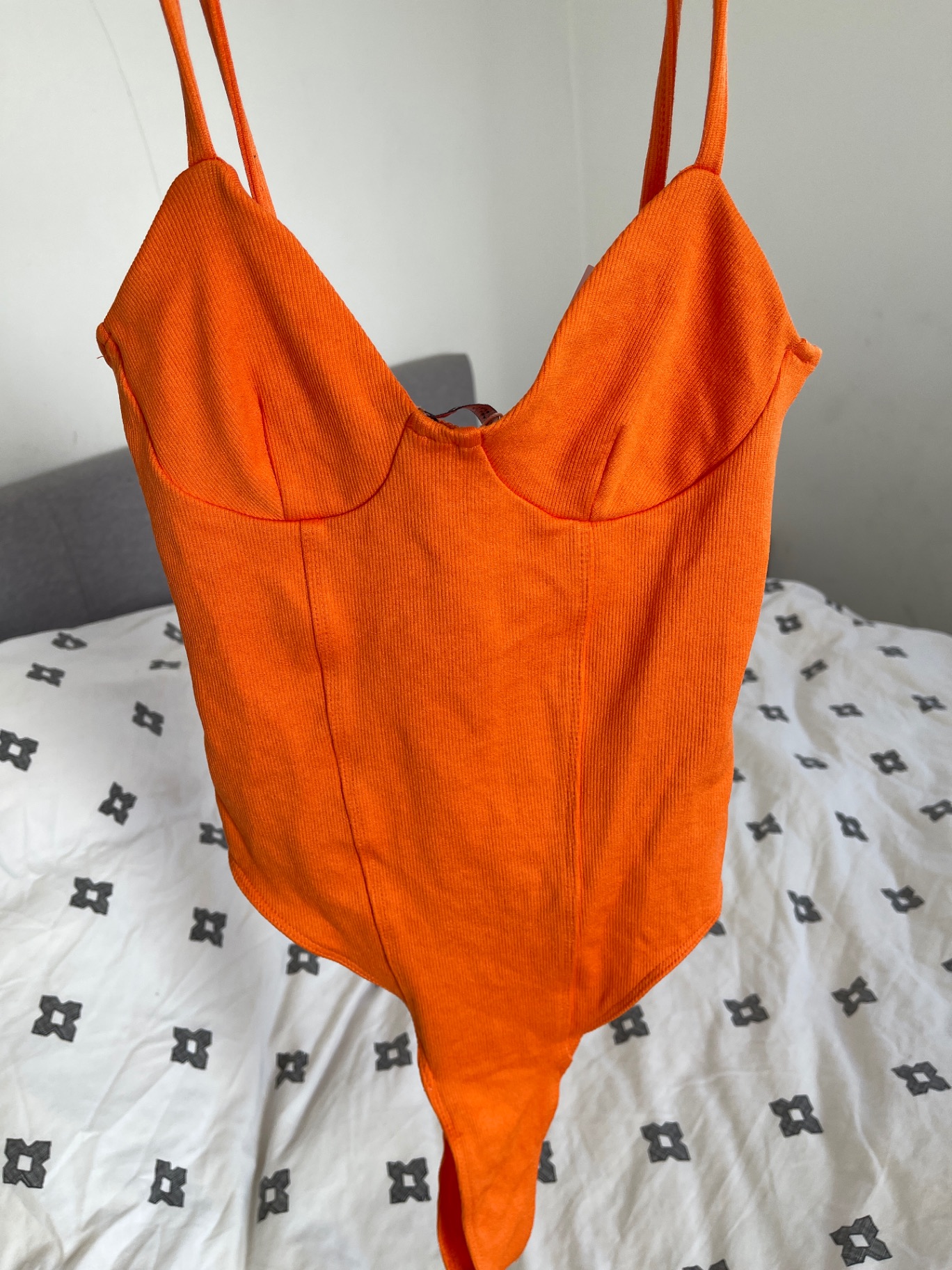 בגד גוף כתום ברשקה Bershka – ברשקה יד שנייה בנמיז - Nemyz