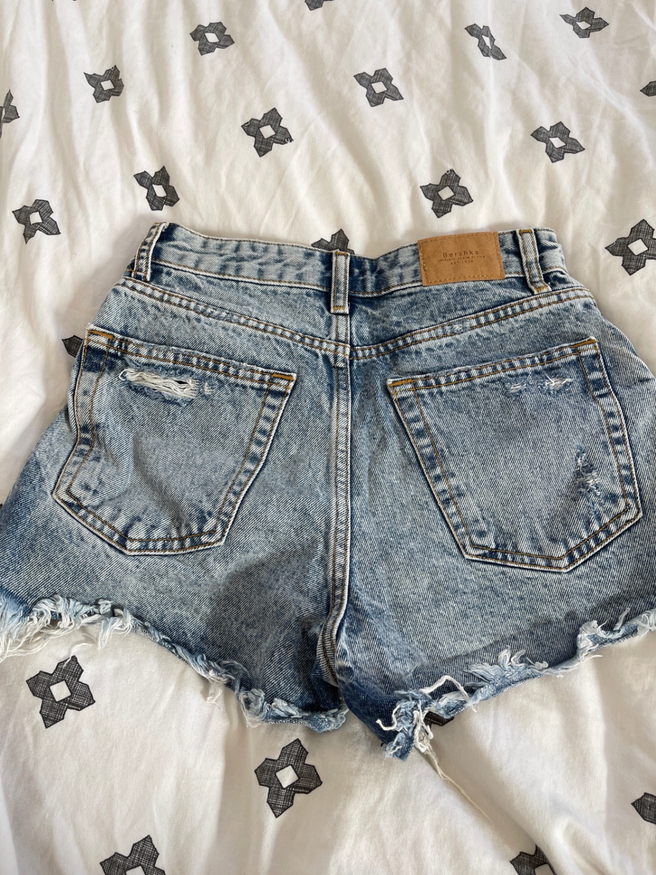 מכנסון גינס ברשקה Bershka – ברשקה יד שנייה בנמיז - Nemyz