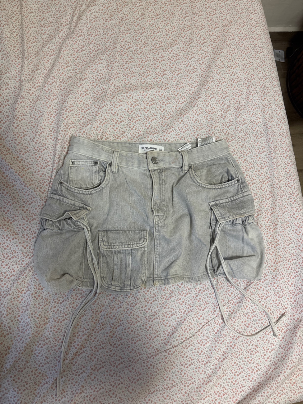 חצאית מיני מברשקה Bershka – ברשקה יד שנייה בנמיז - Nemyz
