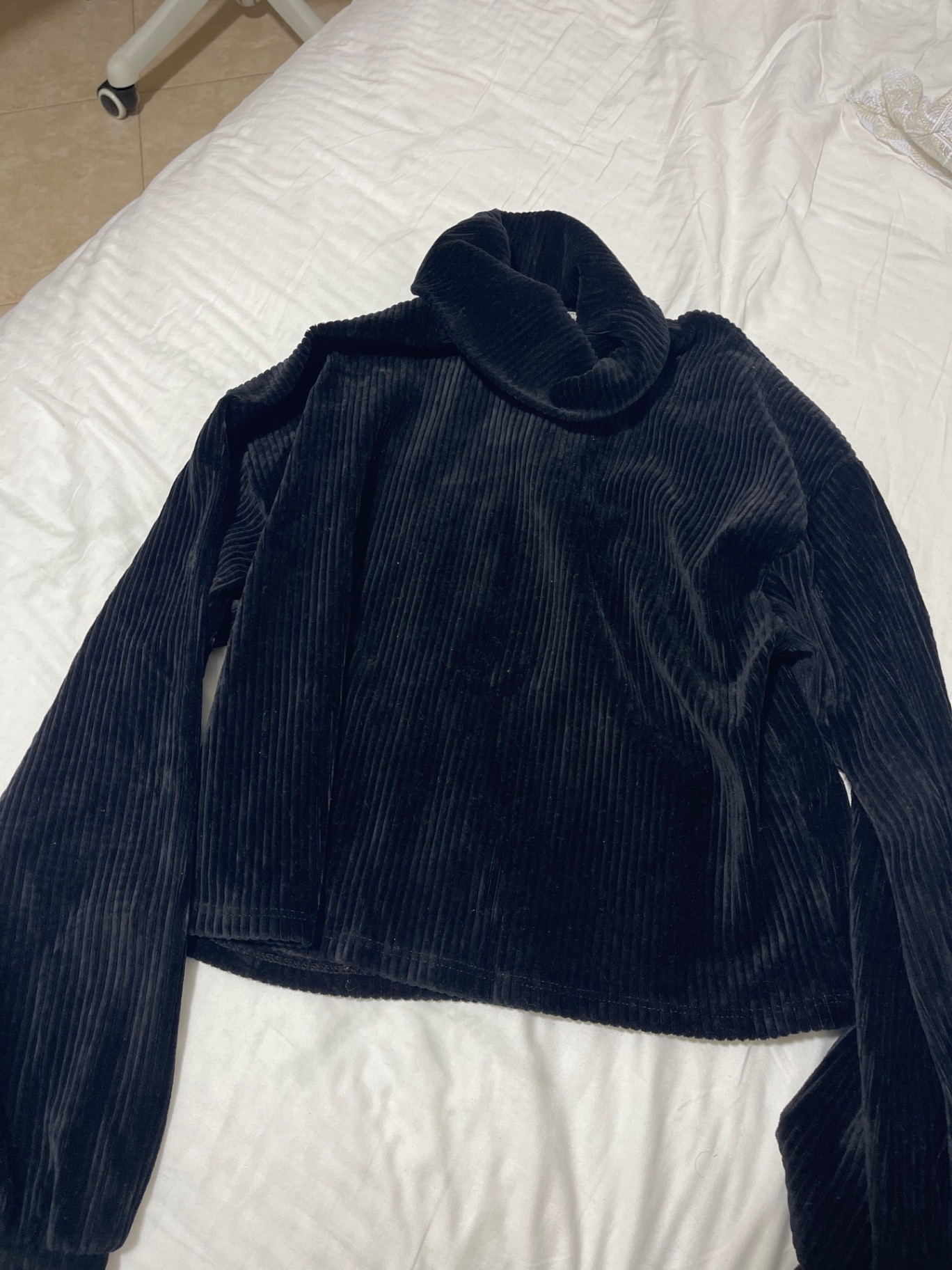 חולצה מבד קורדורוי Bershka – ברשקה יד שנייה בנמיז - Nemyz