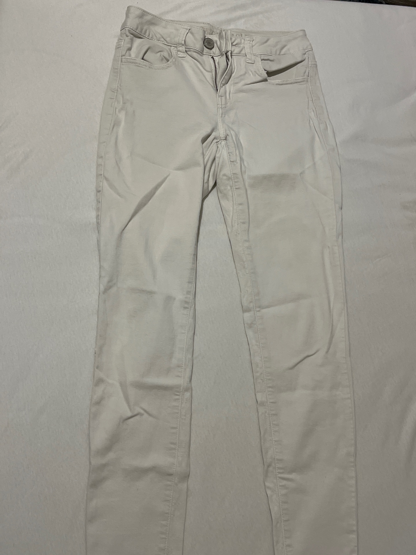 ג׳ינס לבן אמריקן איג American Eagle – אמריקן איגל יד שנייה בנמיז - Nemyz