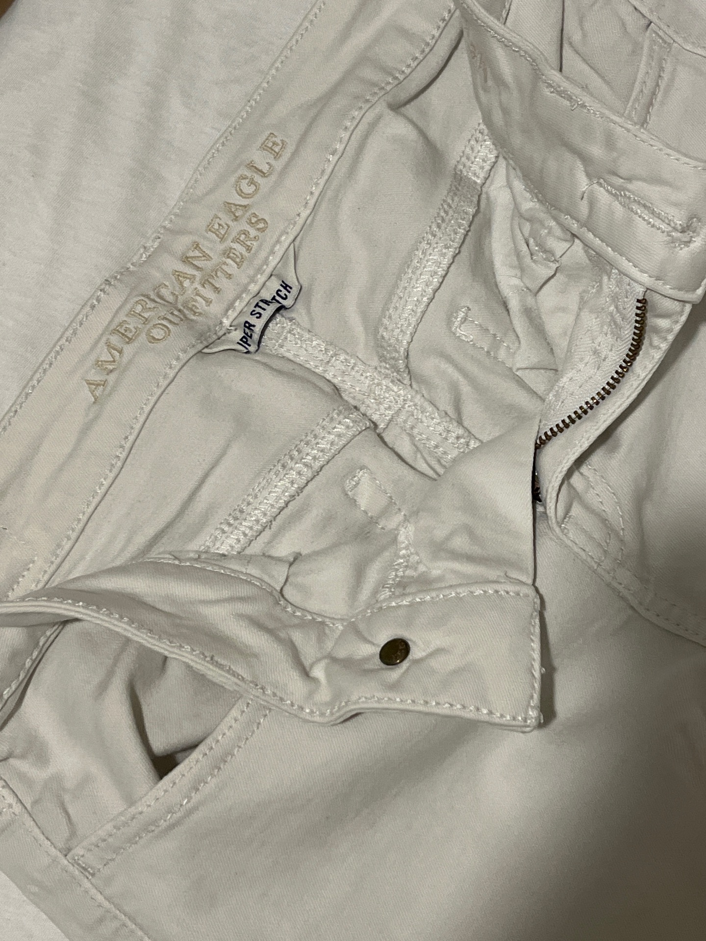 ג׳ינס לבן אמריקן איג American Eagle – אמריקן איגל יד שנייה בנמיז - Nemyz