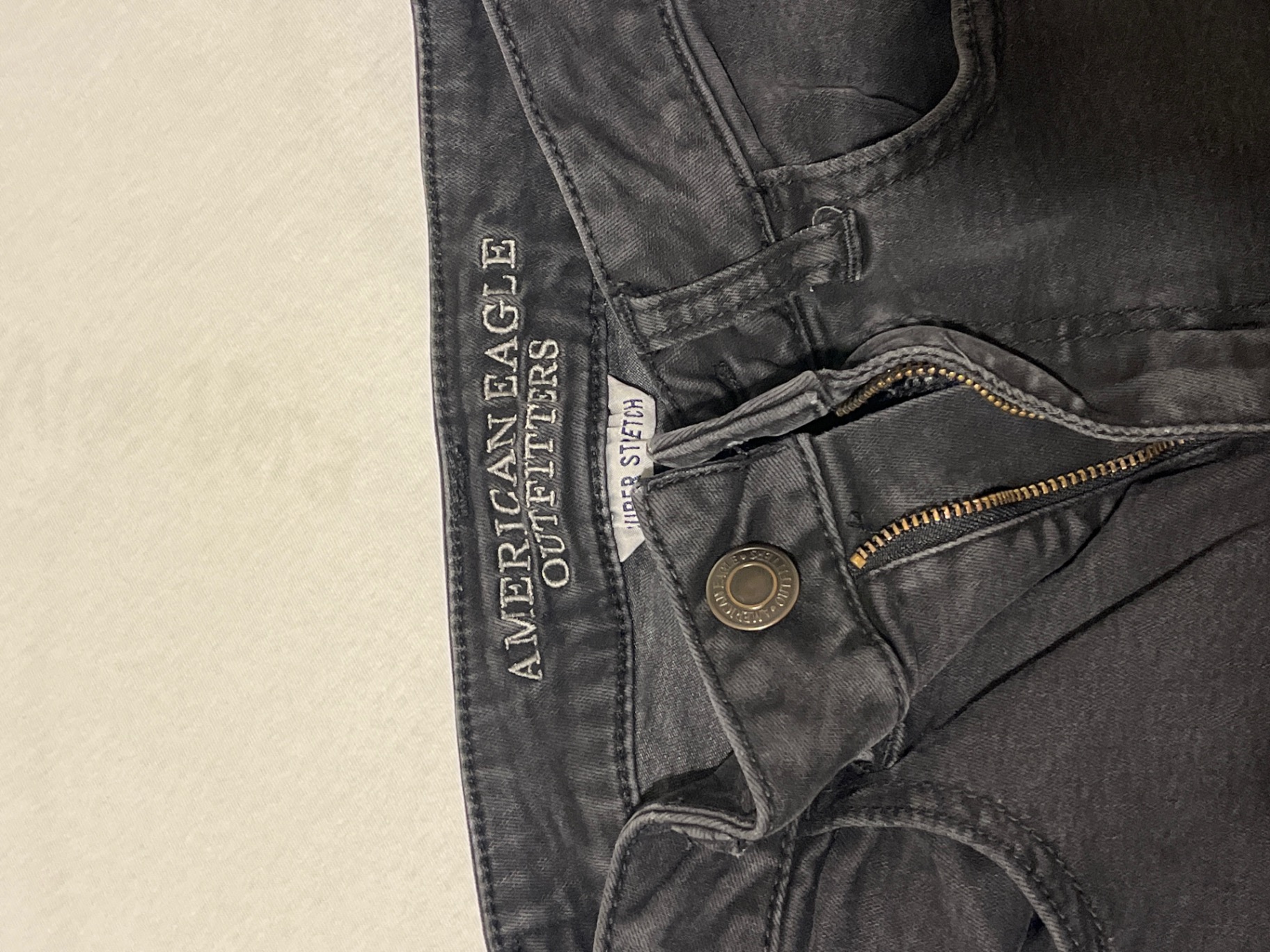 ג׳ינס שחור American Eagle – אמריקן איגל יד שנייה בנמיז - Nemyz