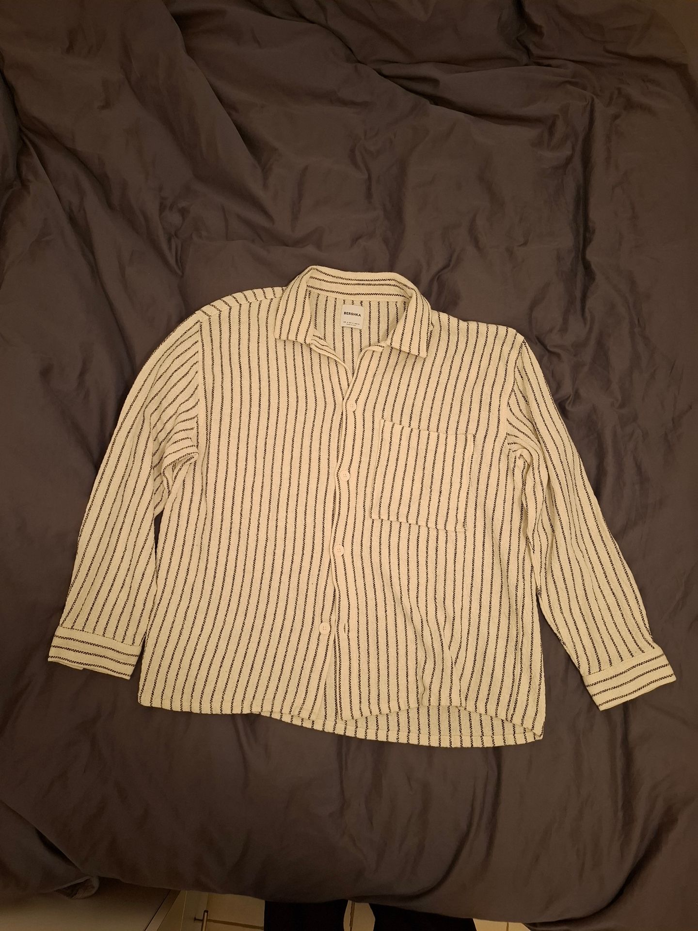 חולצה מכופתרת ברשקה Bershka – ברשקה יד שנייה בנמיז - Nemyz