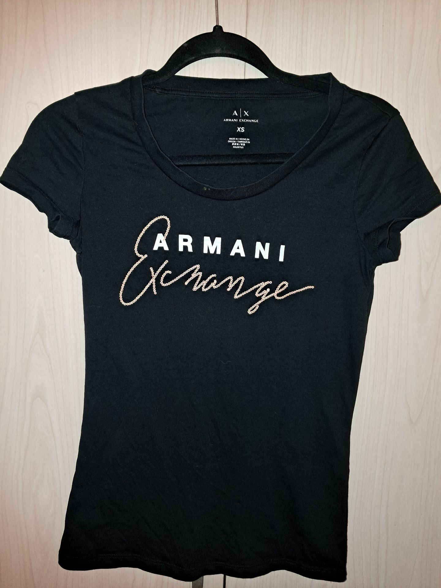 חולצת טריקו שחורה אר Armani Exchange – ארמני אקסצ'יינג' יד שנייה בנמיז - Nemyz