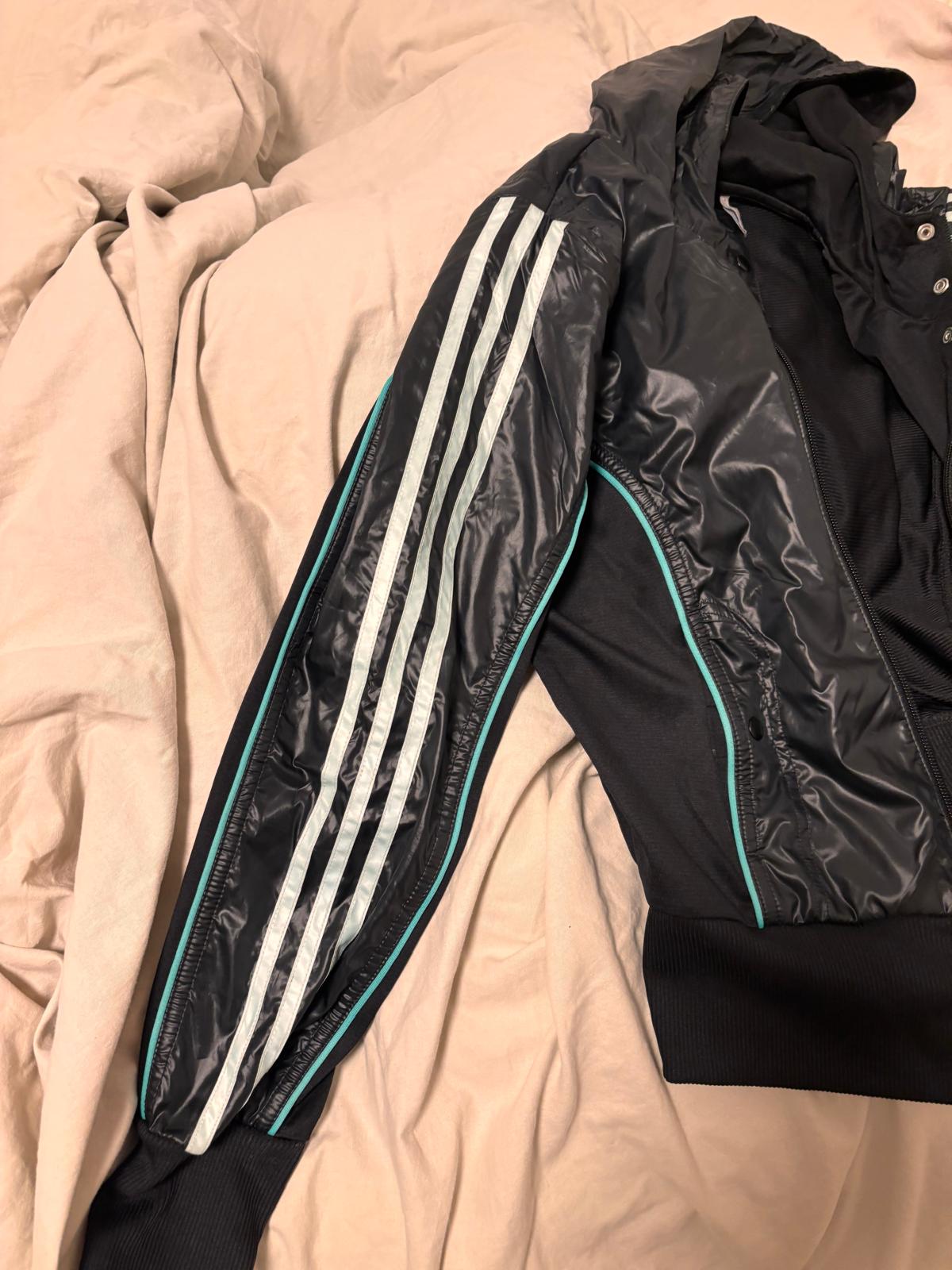 מעיל ספורט אדידס Adidas – אדידס יד שנייה בנמיז - Nemyz