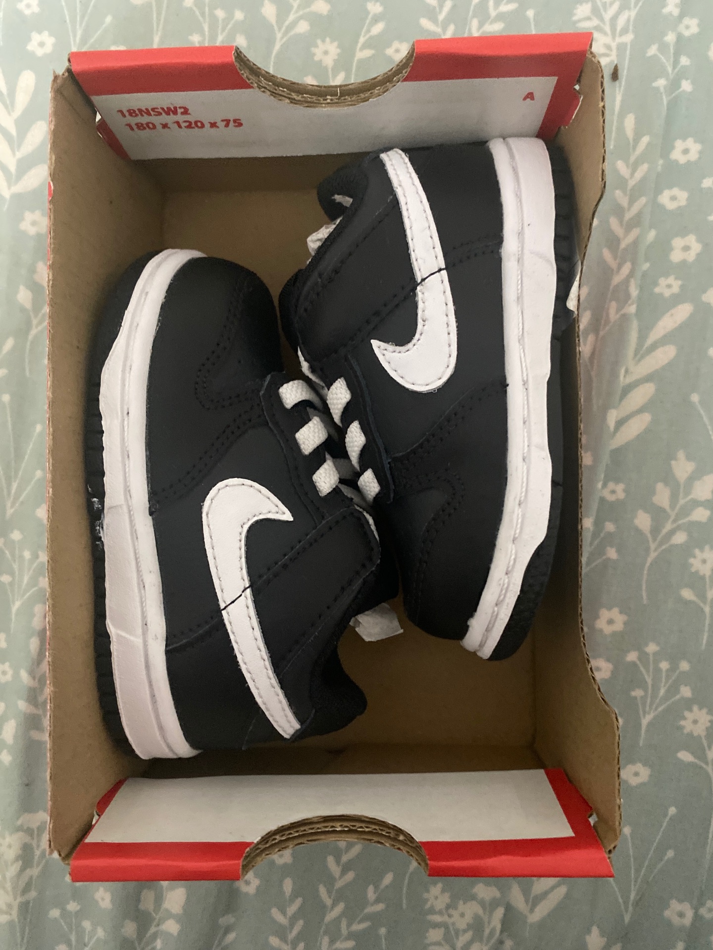 נעלי NIKE לקטנטנים Nike - נייקי יד שנייה בנמיז - Nemyz