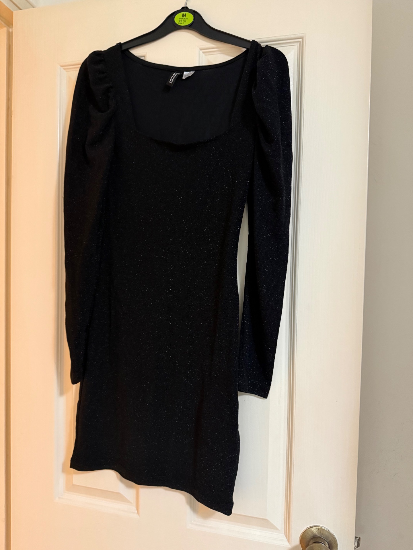 שמלה שחור נוצץ H&M - אייץ' אנד אם יד שנייה בנמיז - Nemyz