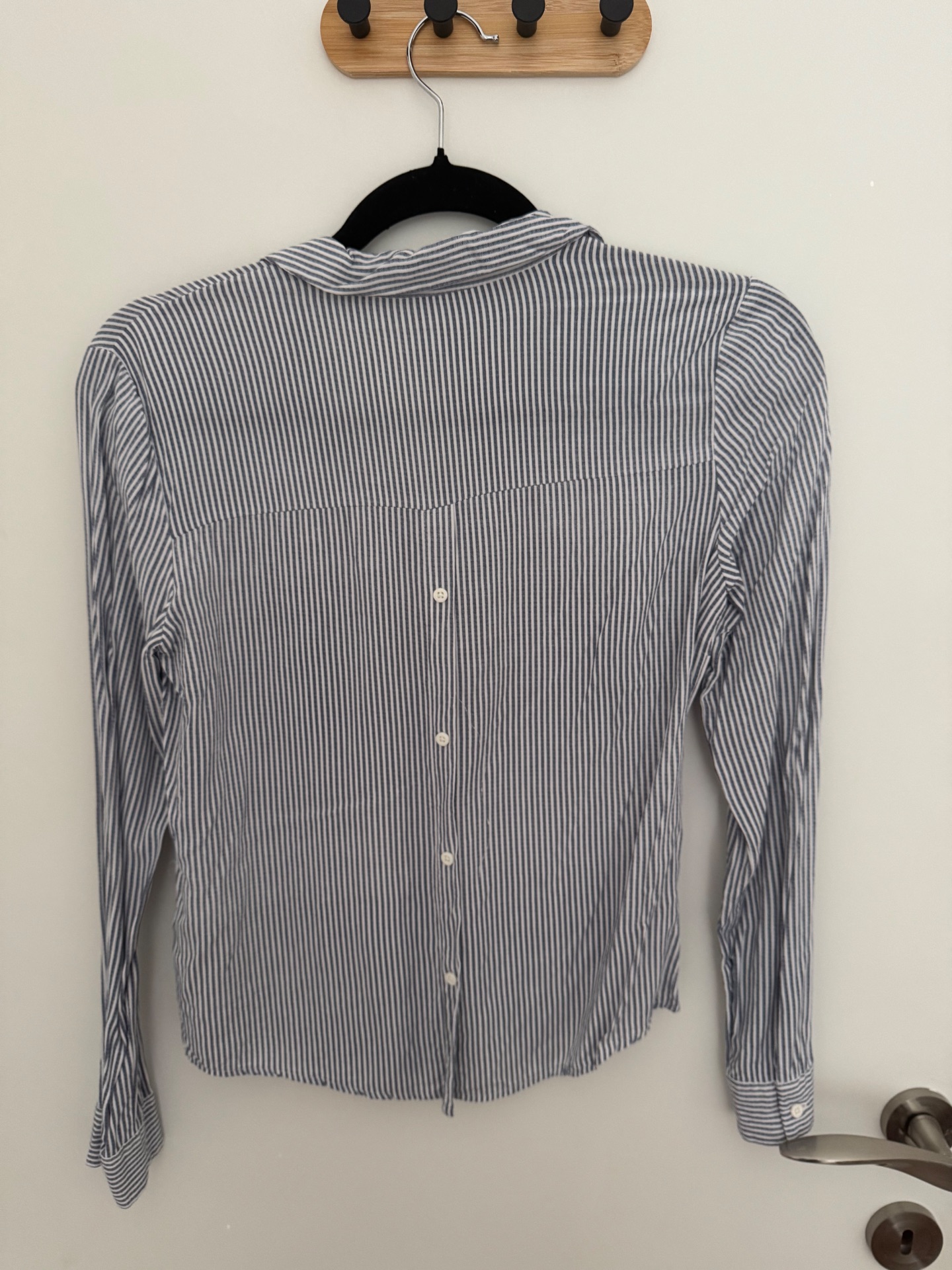 חולצה מכופתרת ברשקה Bershka – ברשקה יד שנייה בנמיז - Nemyz
