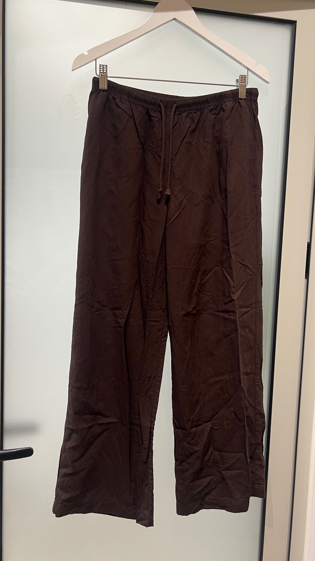 מכנסיים חומים יוניקל יוניקלו – Uniqlo יד שנייה בנמיז - Nemyz