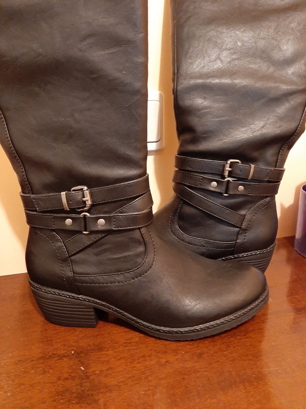 מגפי נשים אחר יד שנייה בנמיז - Nemyz