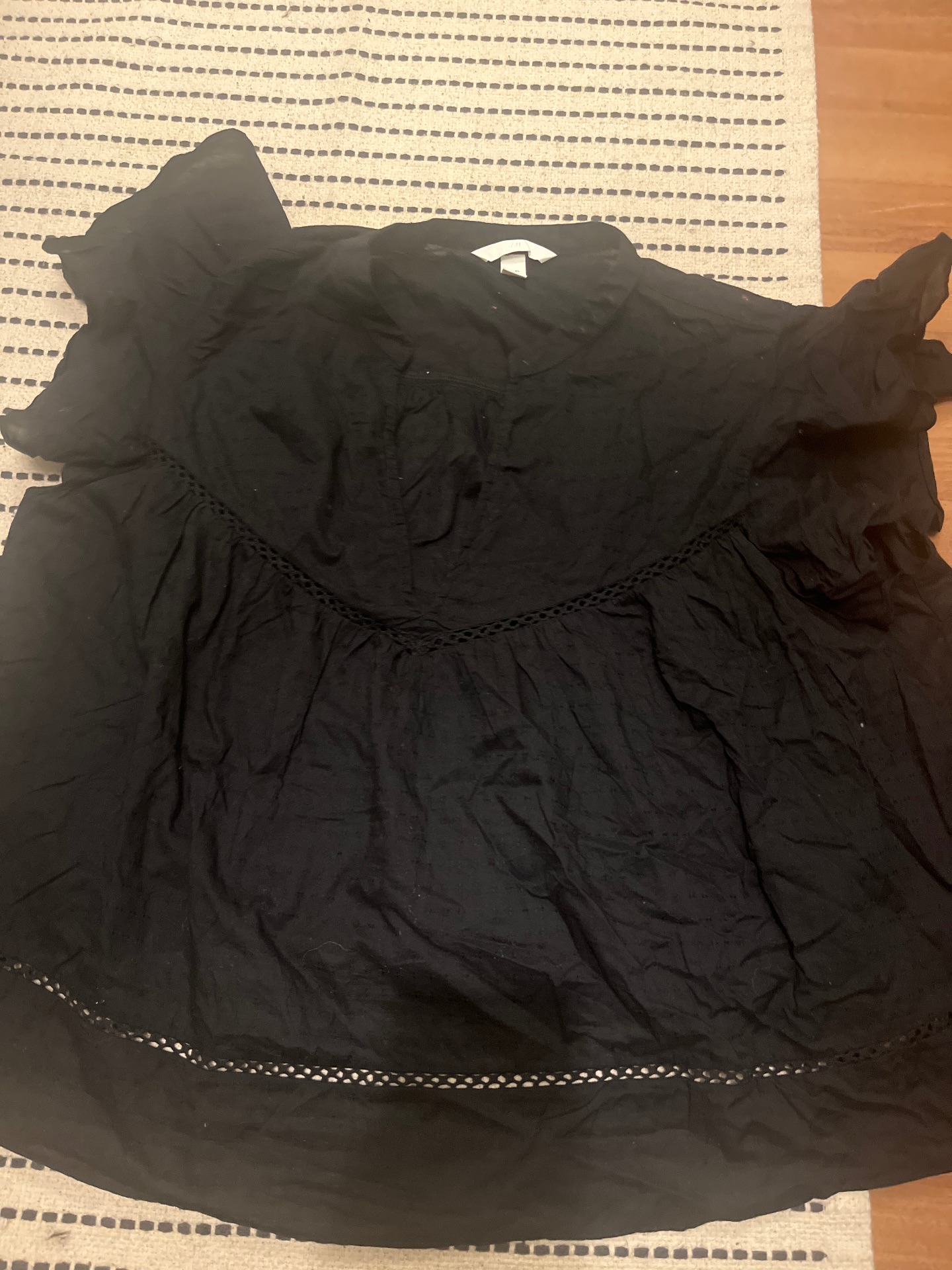 חולצה שחורה חגיגית H&M - אייץ' אנד אם יד שנייה בנמיז - Nemyz