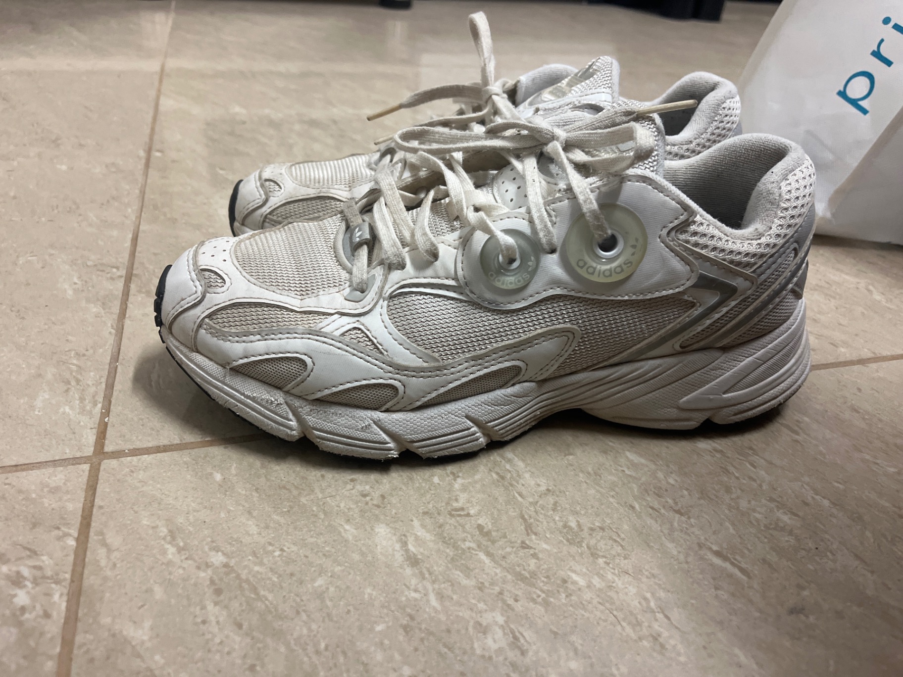 נעלי אדידס לבנות Adidas – אדידס יד שנייה בנמיז - Nemyz