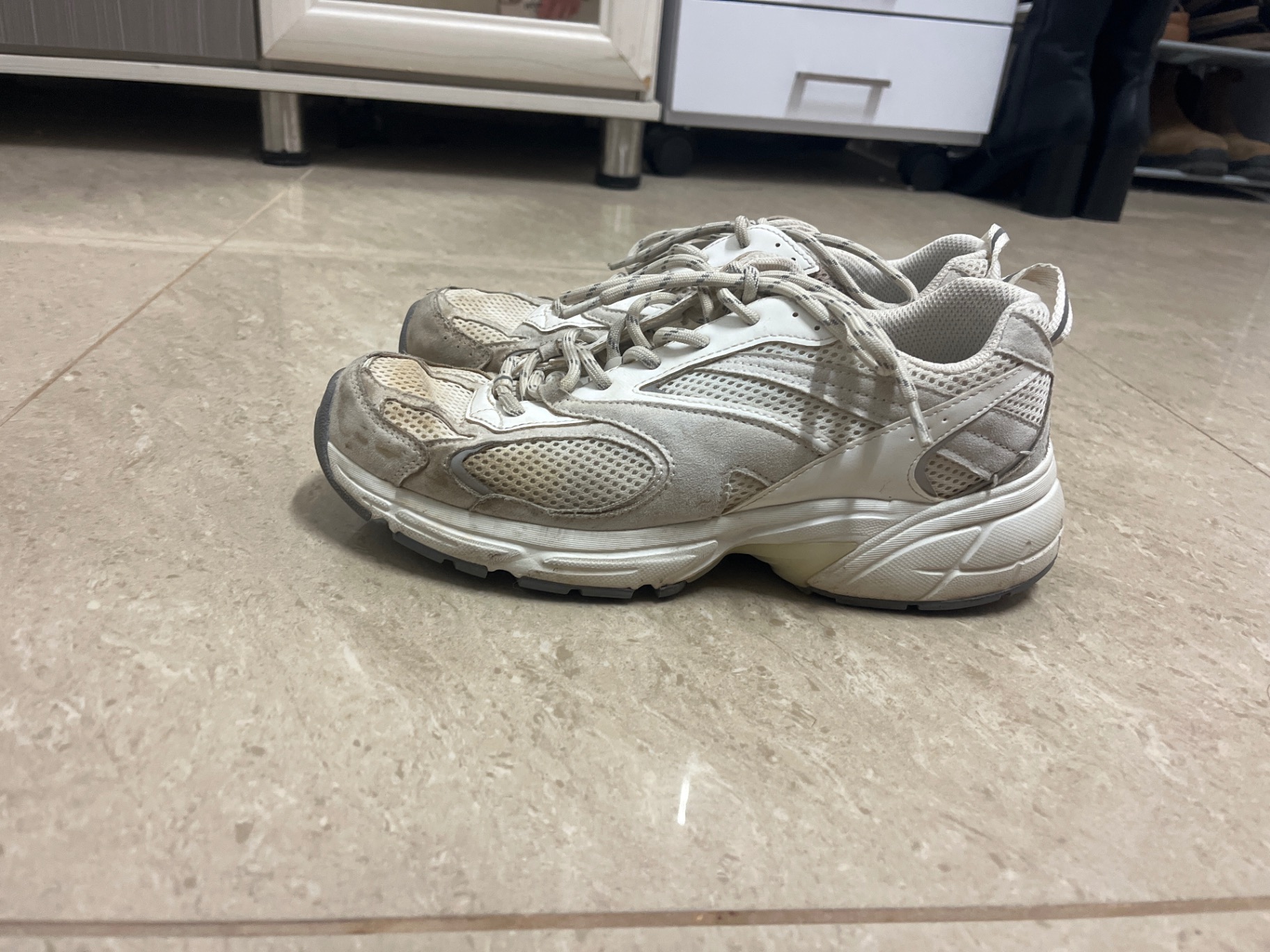 נעלי ספורט לבנות H&M H&M - אייץ' אנד אם יד שנייה בנמיז - Nemyz