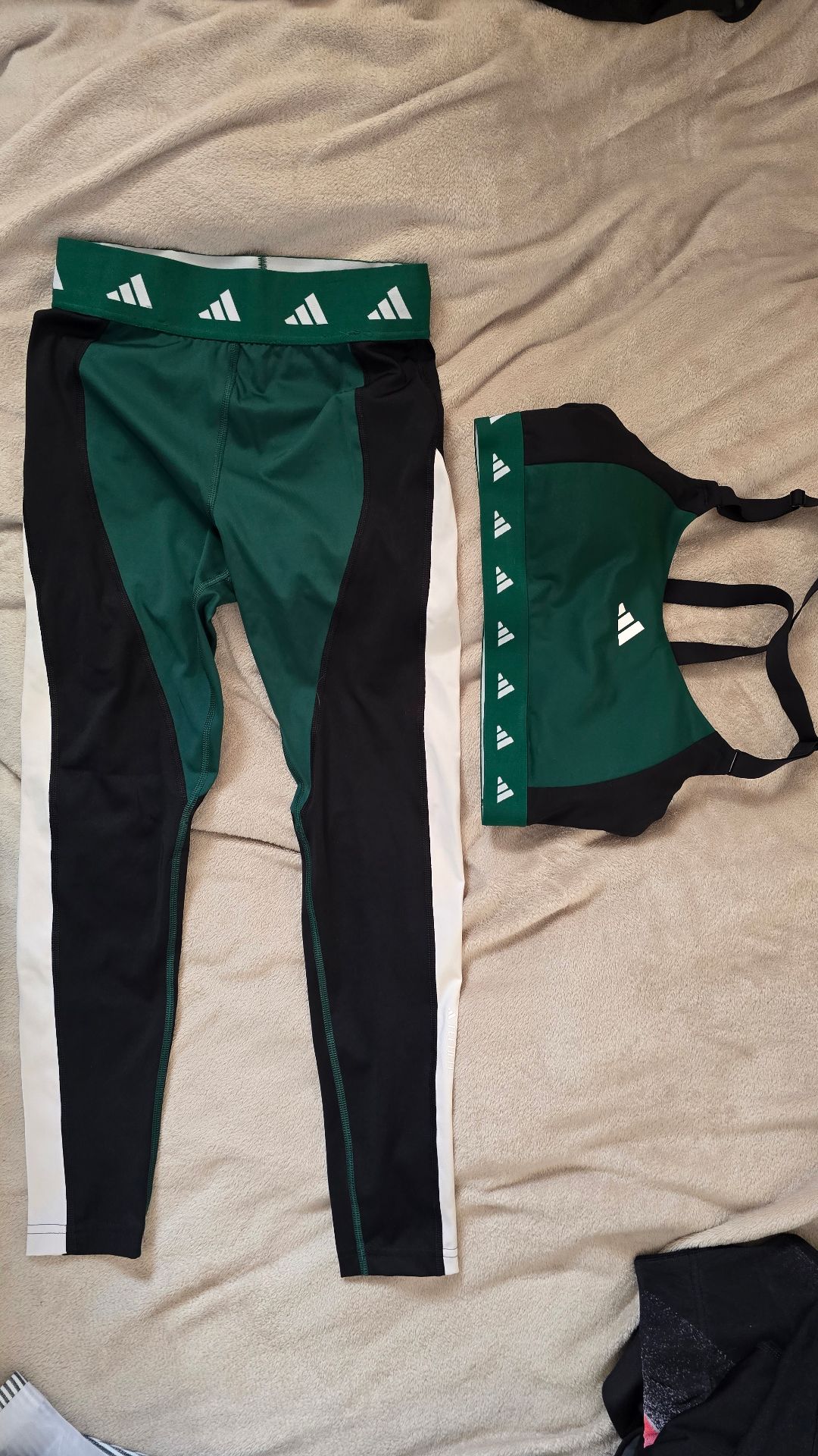 חליפת ספורט של אדידס Adidas – אדידס יד שנייה בנמיז - Nemyz