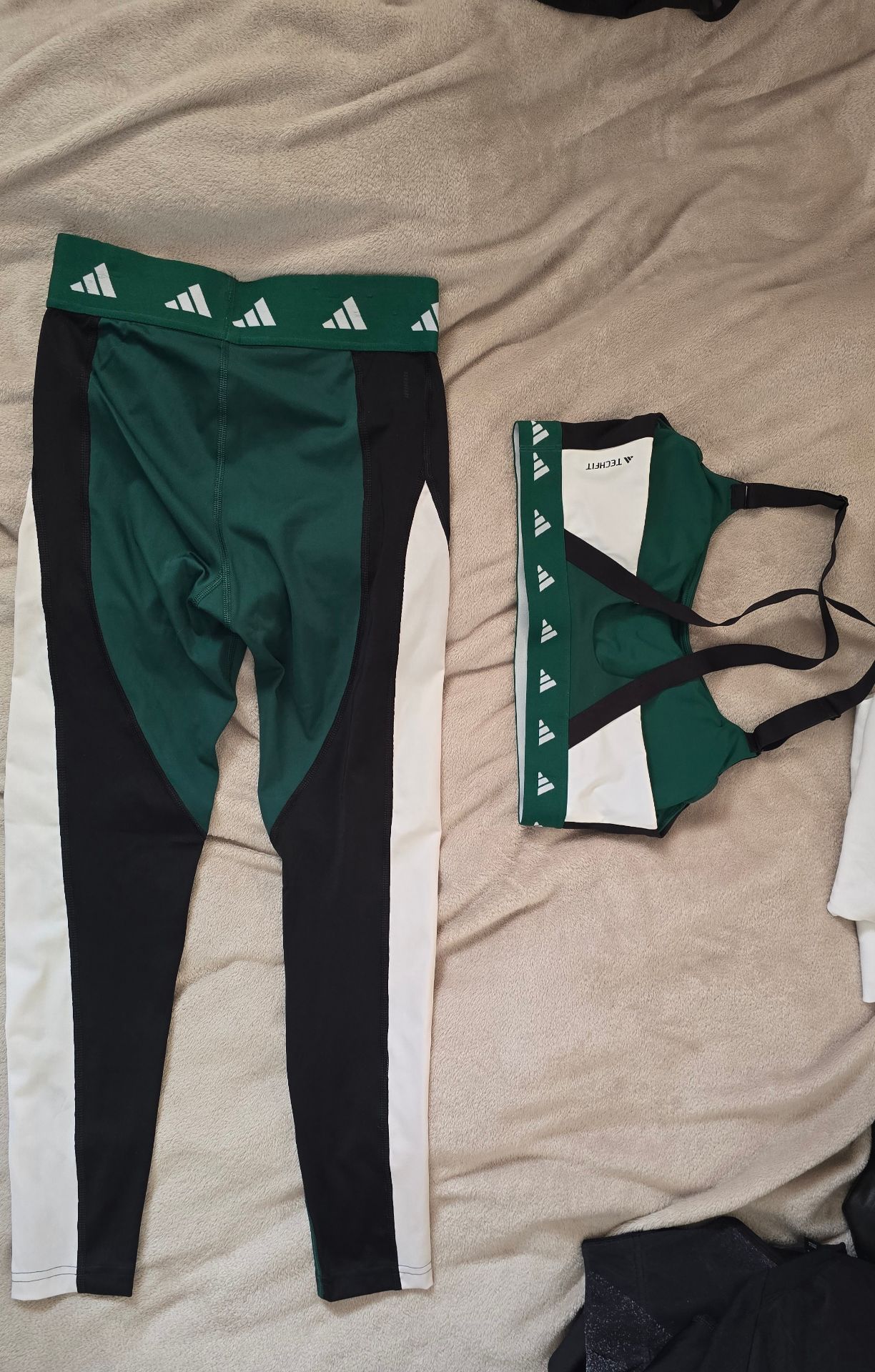 חליפת ספורט של אדידס Adidas – אדידס יד שנייה בנמיז - Nemyz