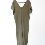 שמלת טריקו זית Camden And Shoes יד שנייה בנמיז - Nemyz