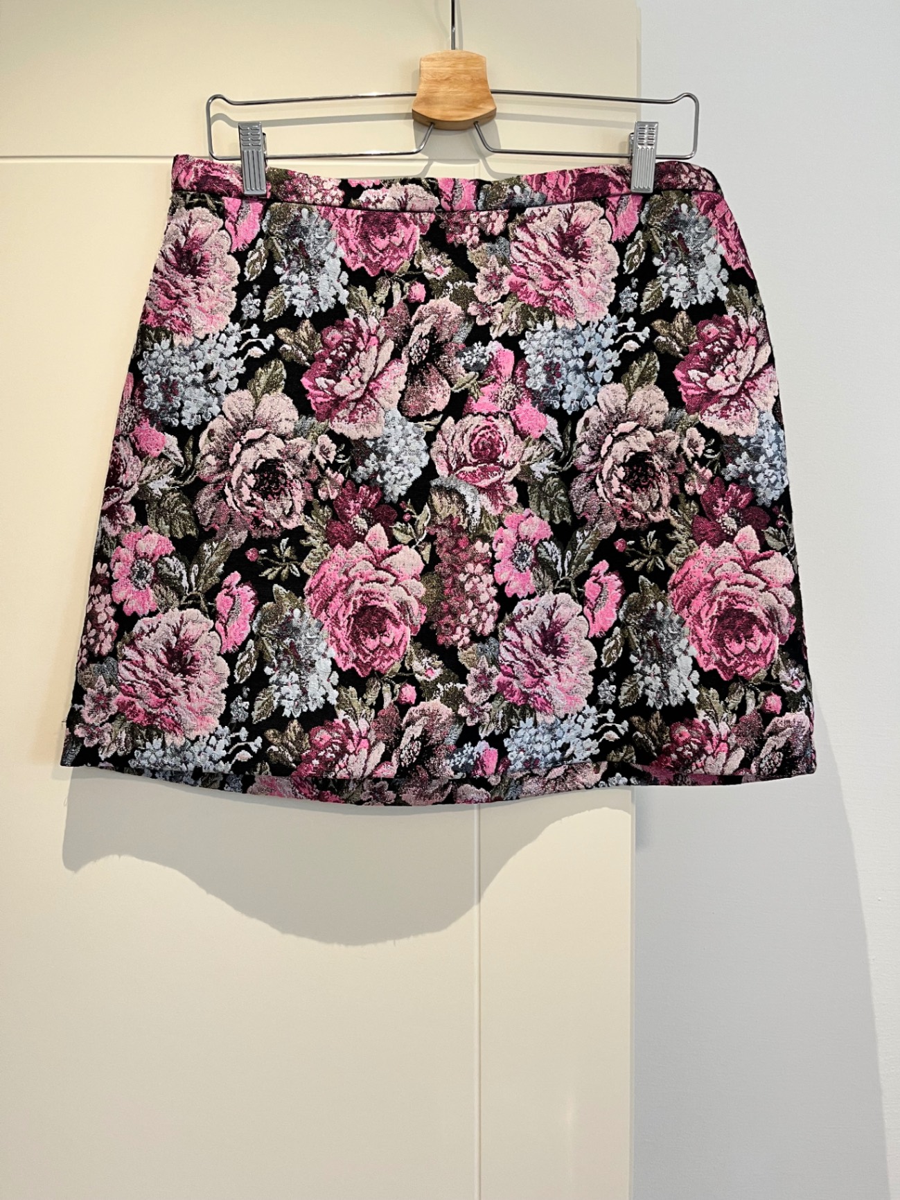 חצאית פרחוני H&M H&M - אייץ' אנד אם יד שנייה בנמיז - Nemyz