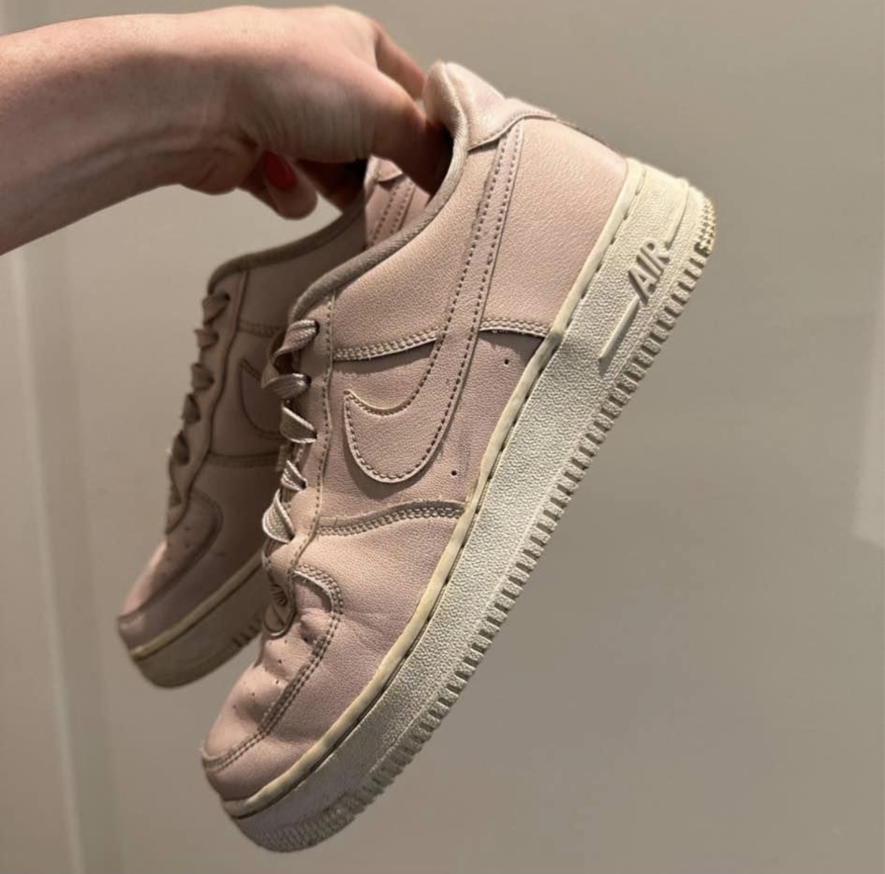 נעלי נייק לנשים Nike - נייקי יד שנייה בנמיז - Nemyz